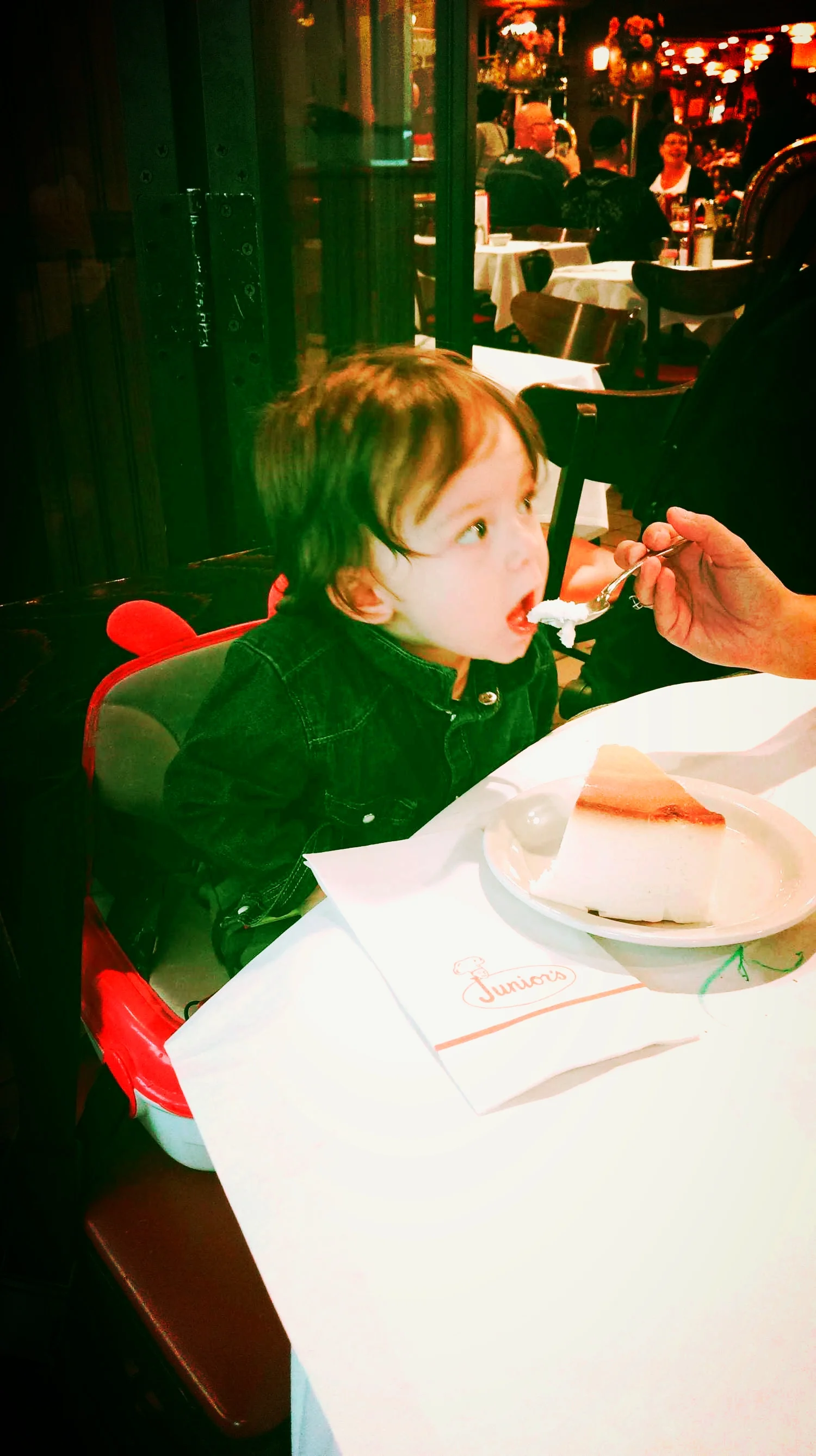 Junior's Cheesecake (cheez-keyk)