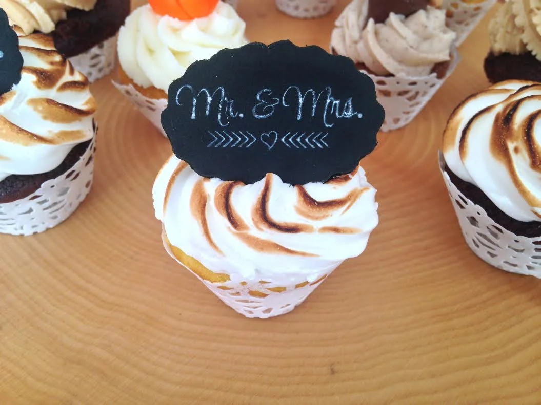 Chalkboard "Mr. & Mrs." bridal shower cupcakes