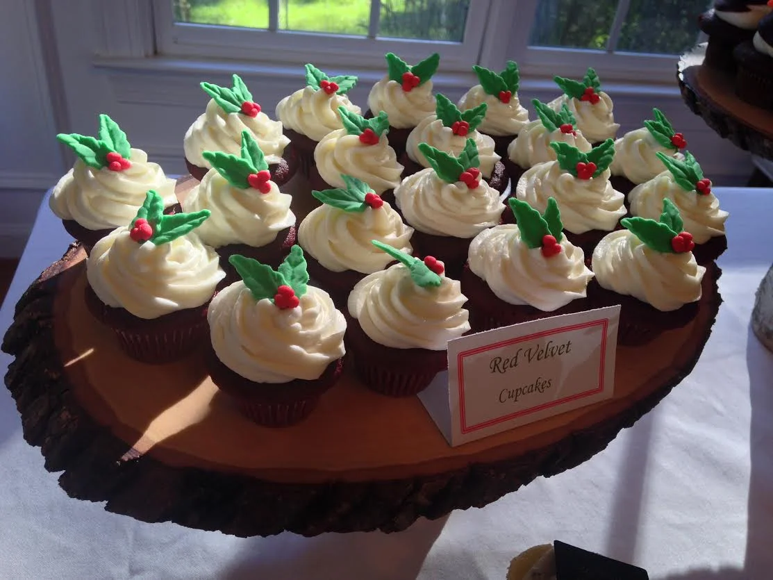 Holly leaves and berries cupcakes