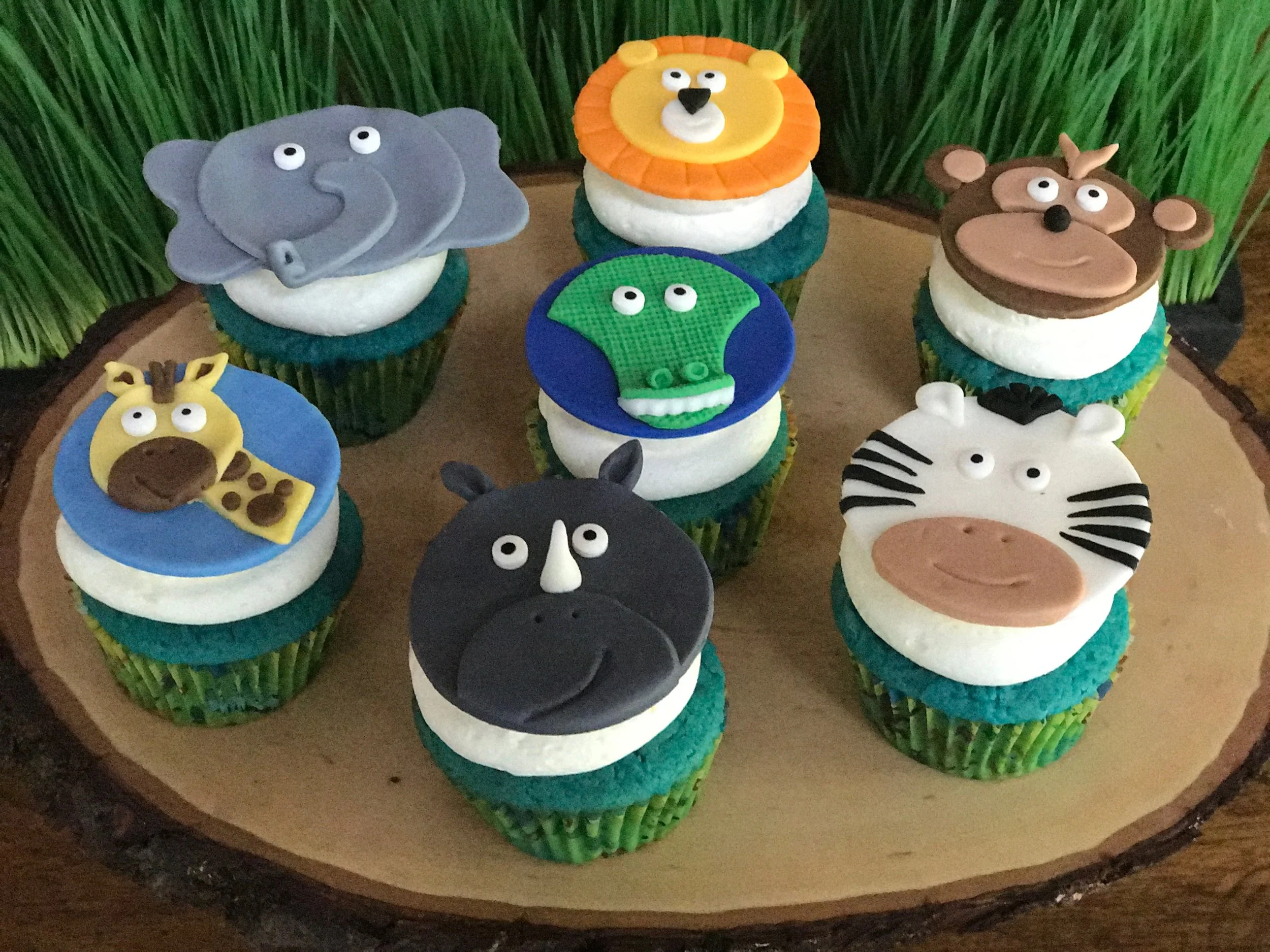 Safari Baby Shower cupcakes
