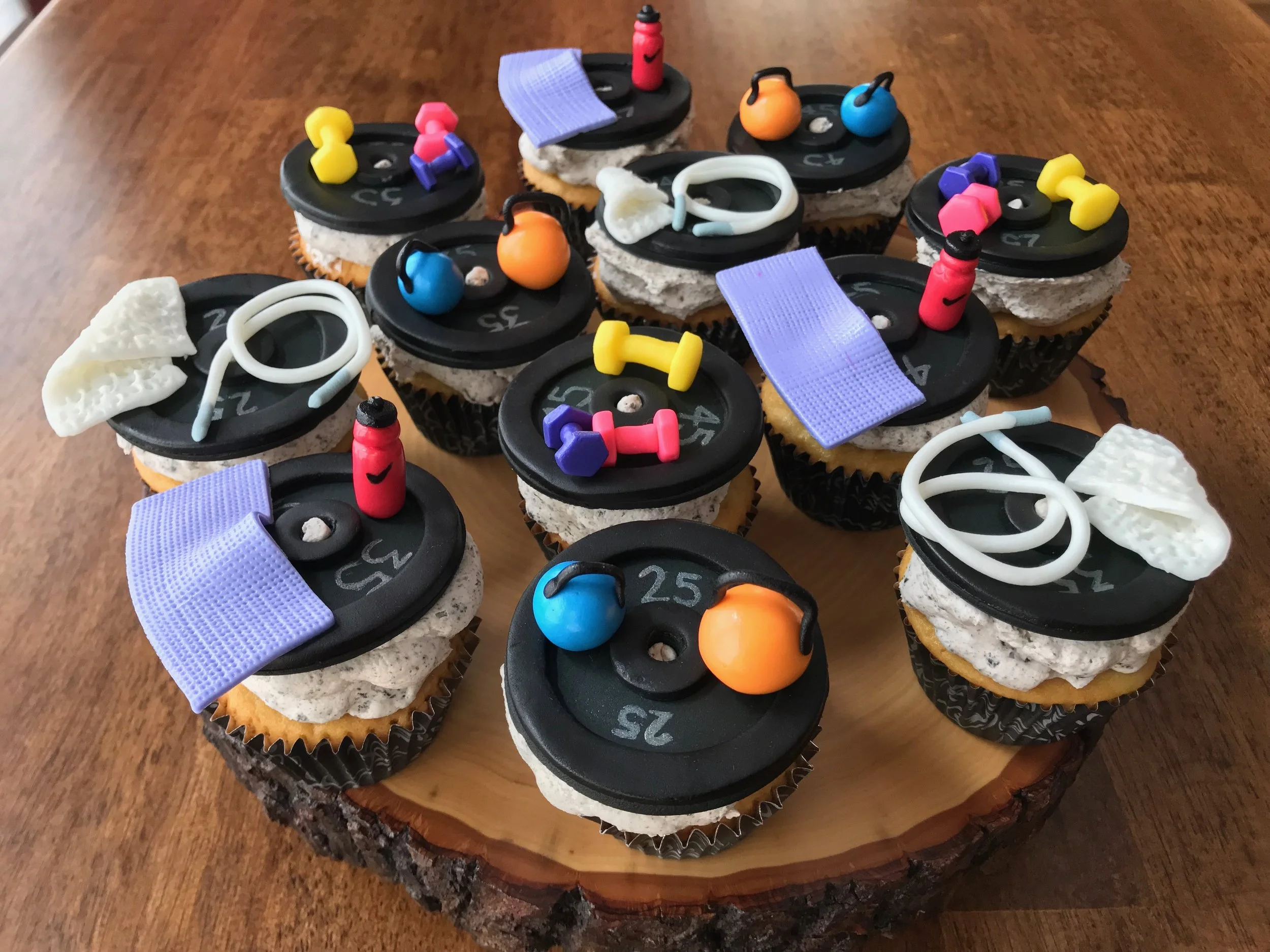 Tyler's Personal Trainer cupcakes (18).JPG