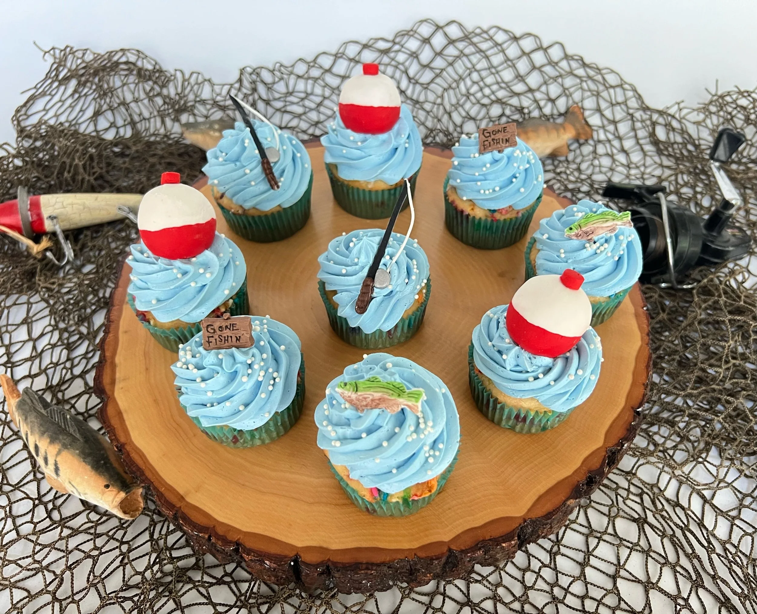 “Gone Fishin” birthday cupcakes
