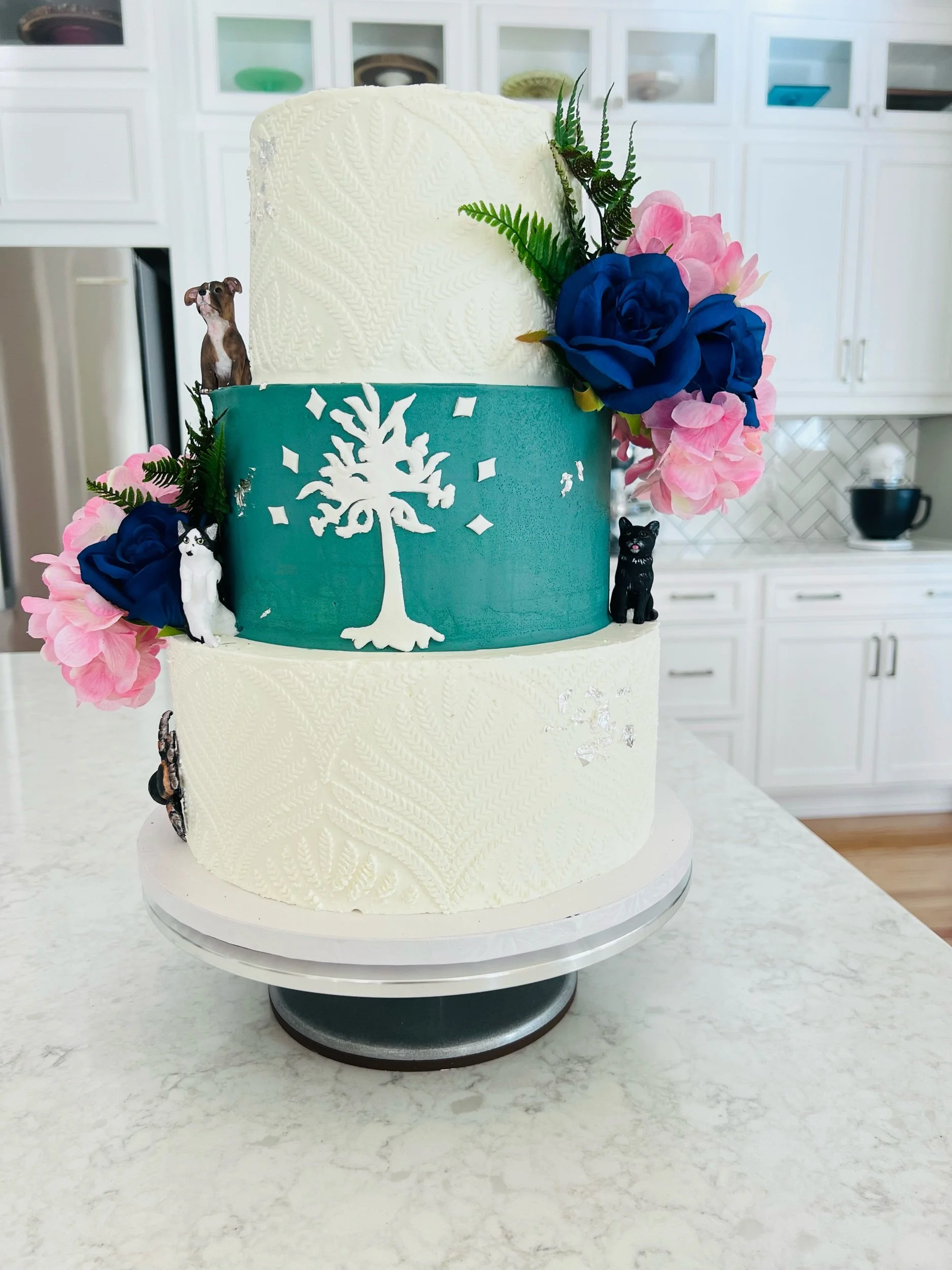 Lord of the Rings inspired wedding cake with pet figurines