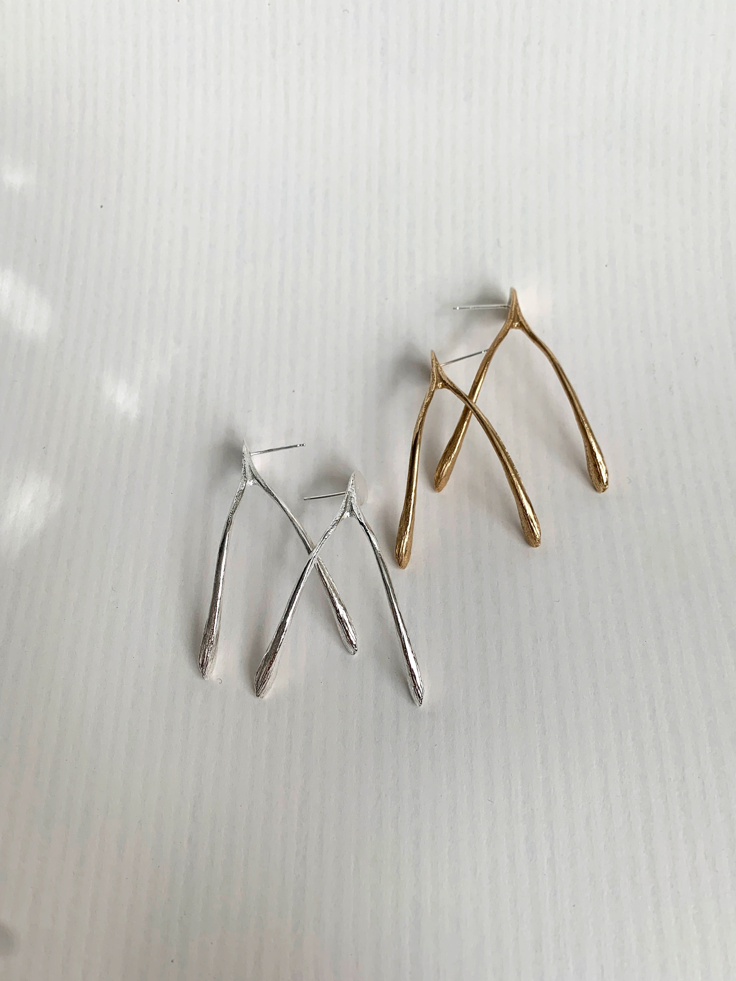 WISHBONE EARRINGS