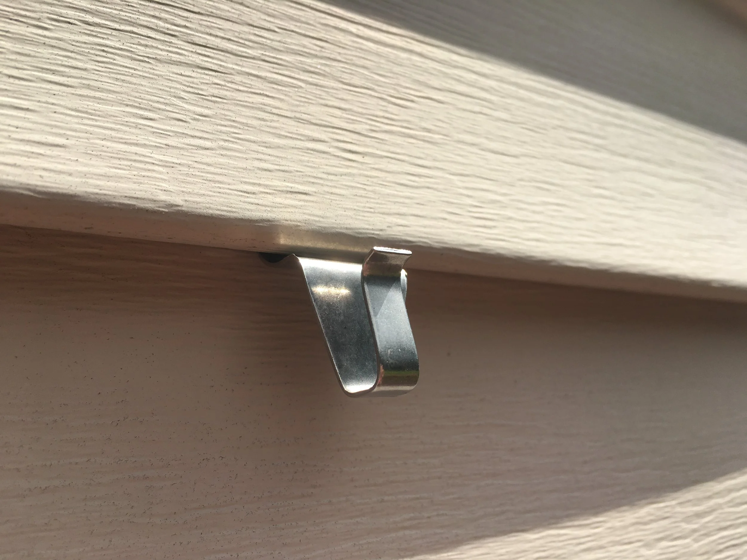 How to Hang Decor on Vinyl Siding with NO DRILLING! —New England