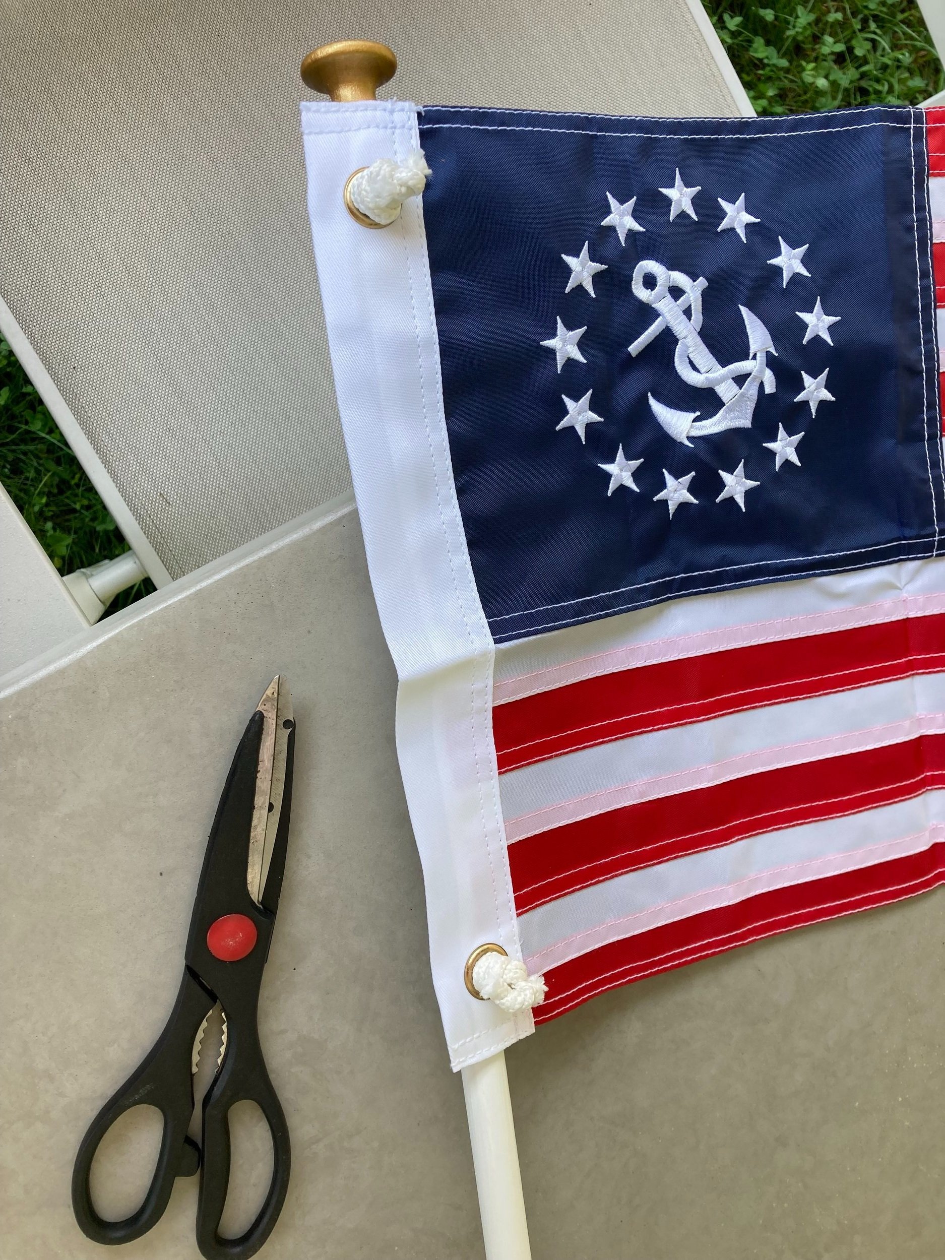 Attaching flag to flag pole