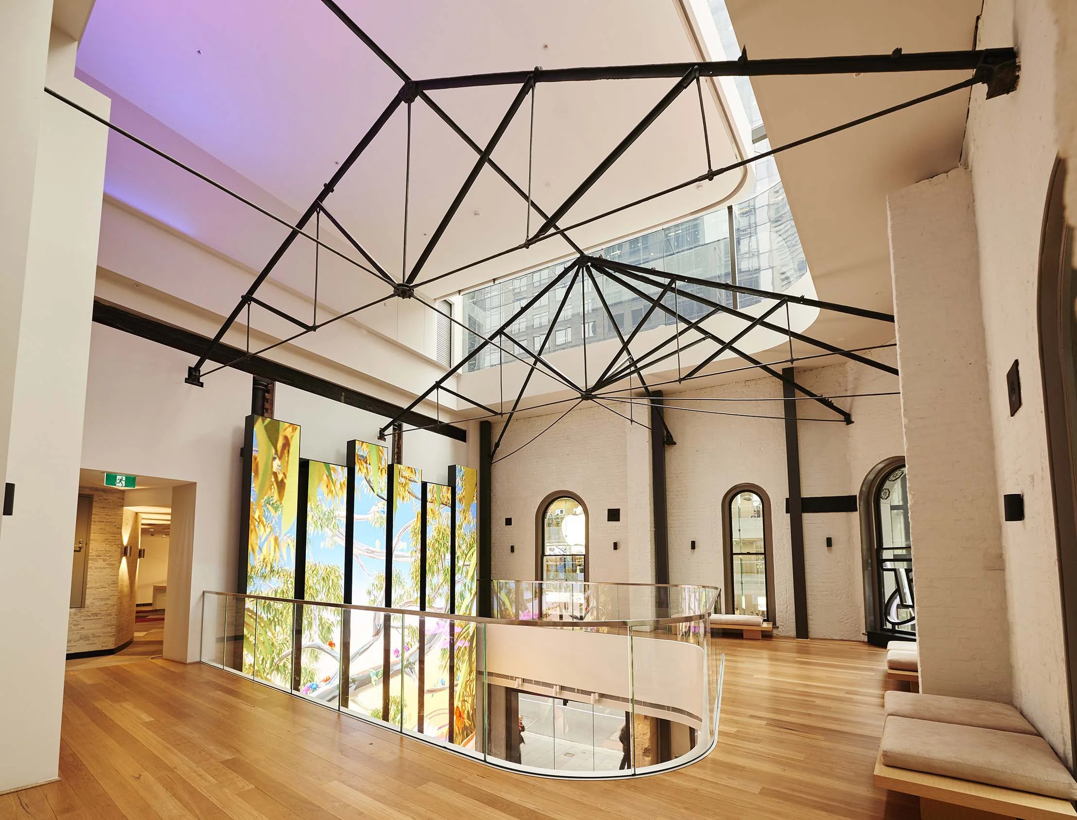 Telstra_store_interior_150611_0321.jpg