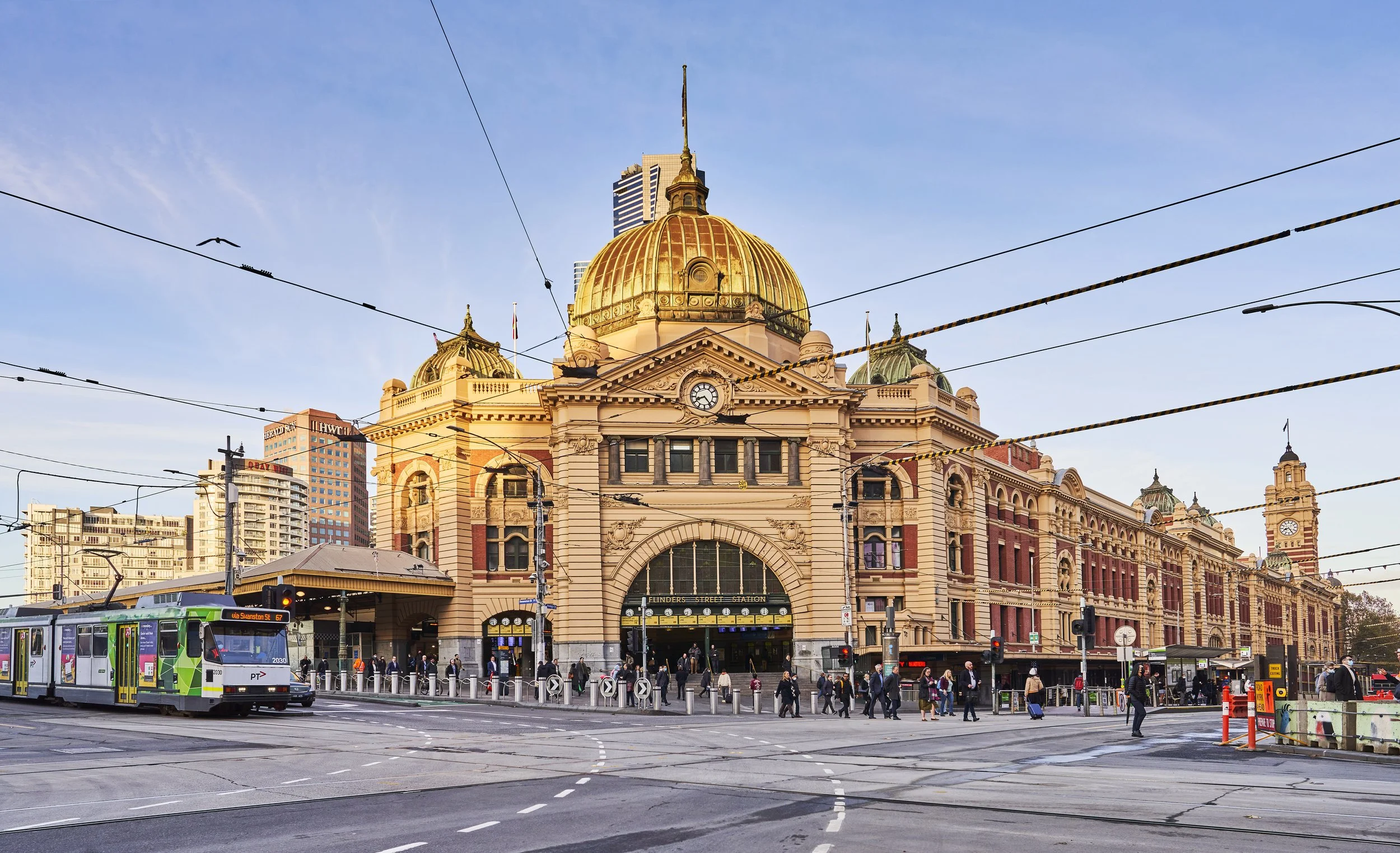LL_220601_Flinders_St_Station_0398.jpg