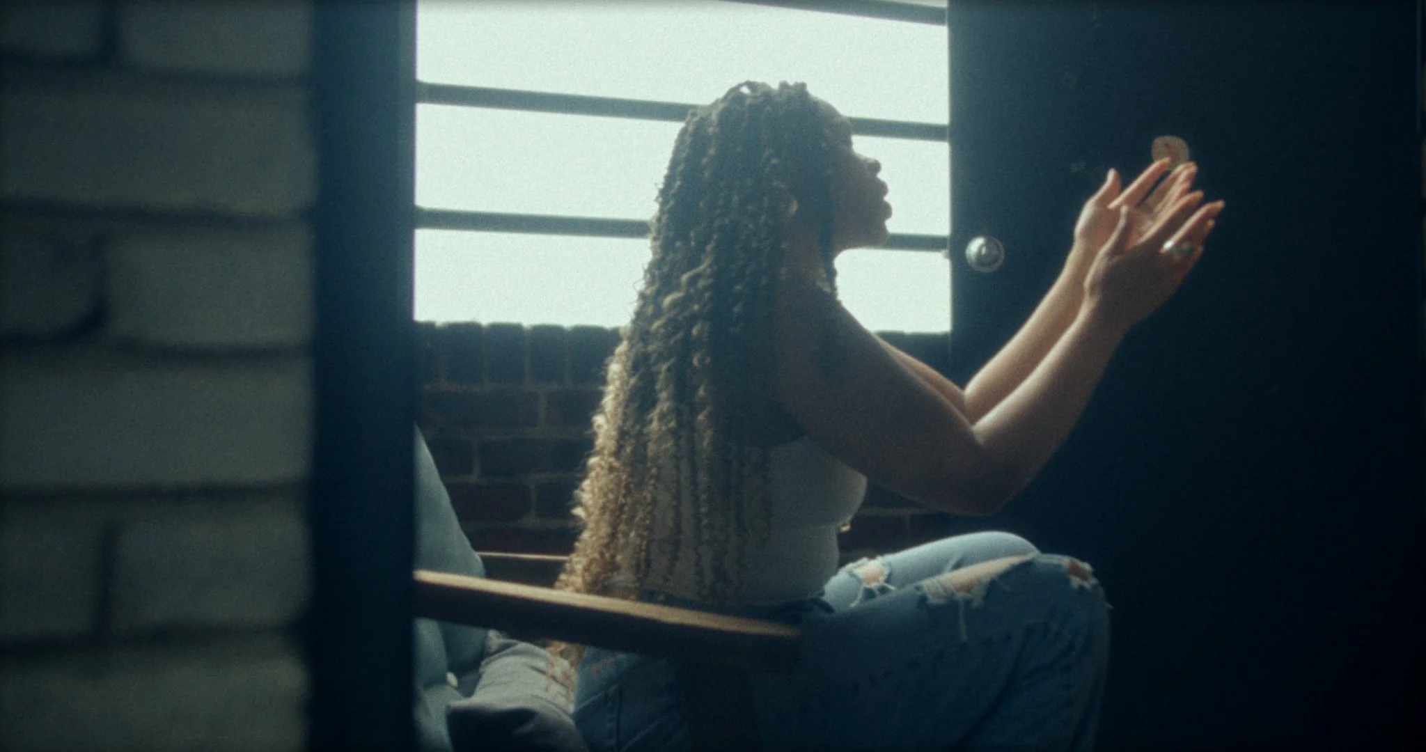 COME AROUND_Stills_2.8.2.jpg