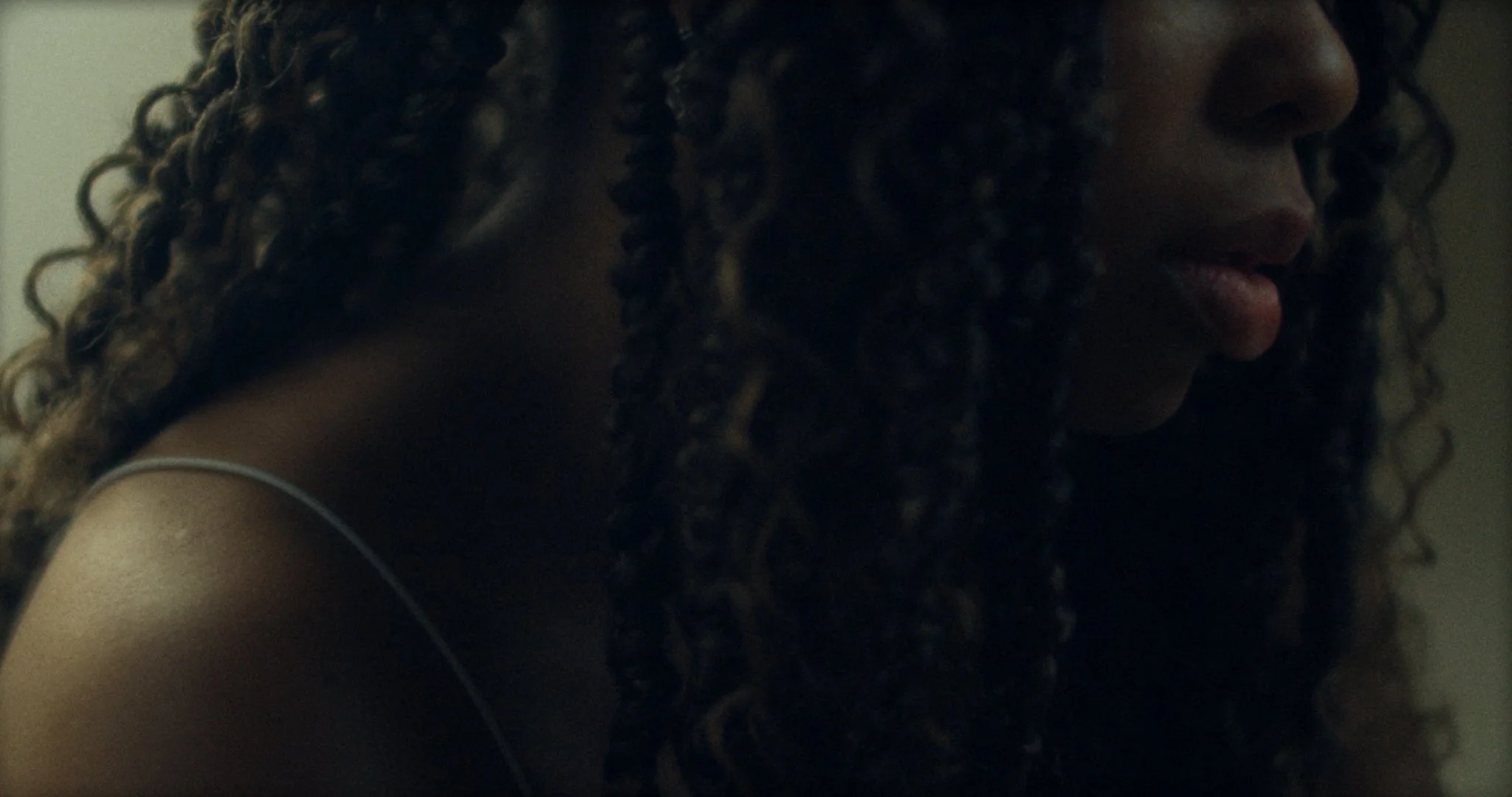 COME AROUND_Stills_11.1.1.jpg