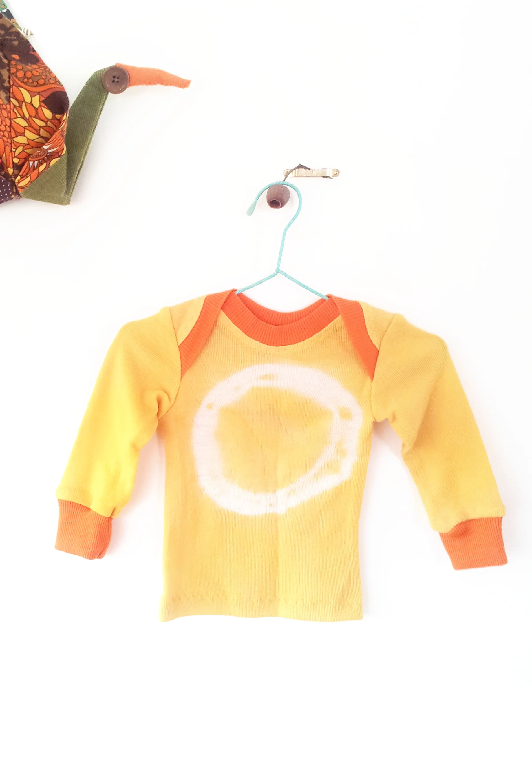 Tie dye + natural tumeric dye, it doesn't get much more crunchy than that!