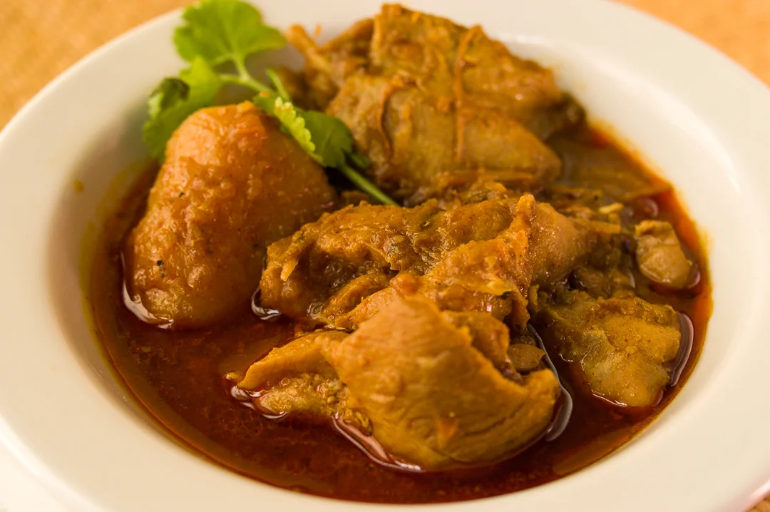 #15 Burmese Curry Chicken with Lemon Grass (Kyat Thar Zapalin) $10