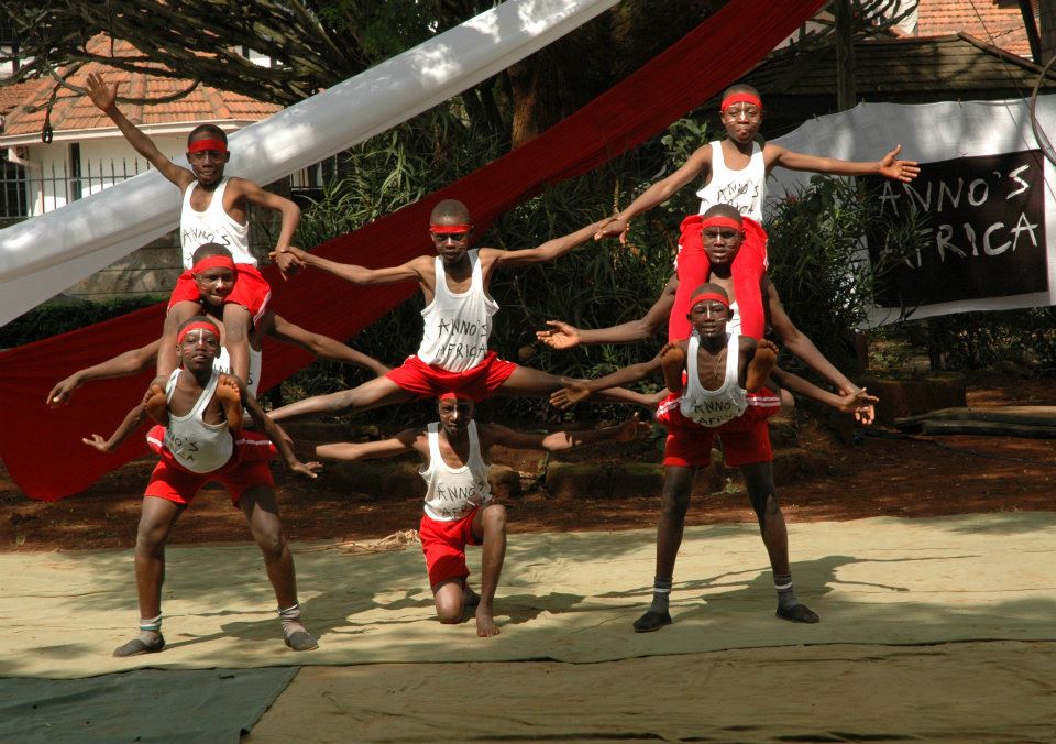 Circs acrobats Mathare.jpg