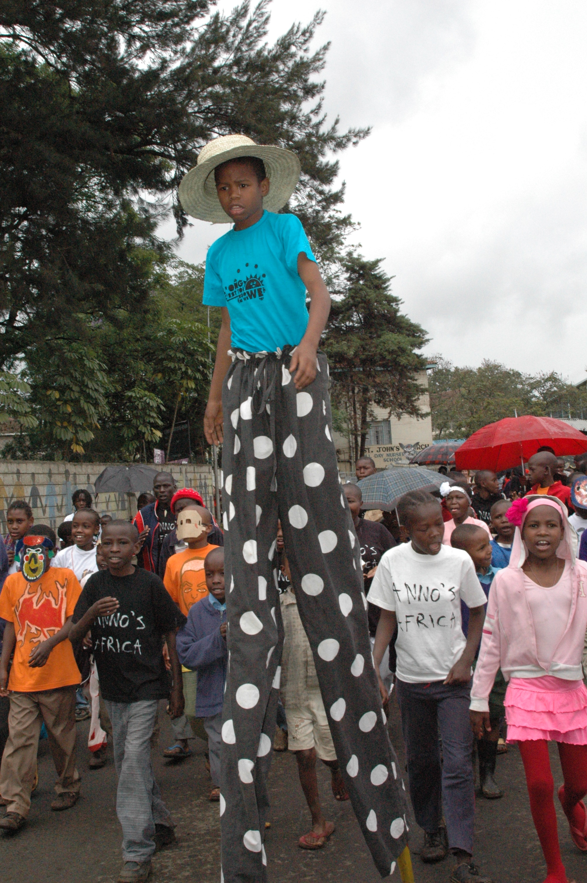 Circus - parade Majengo.JPG