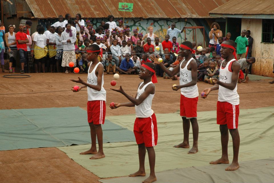 Circus jugglers Kibera.jpg