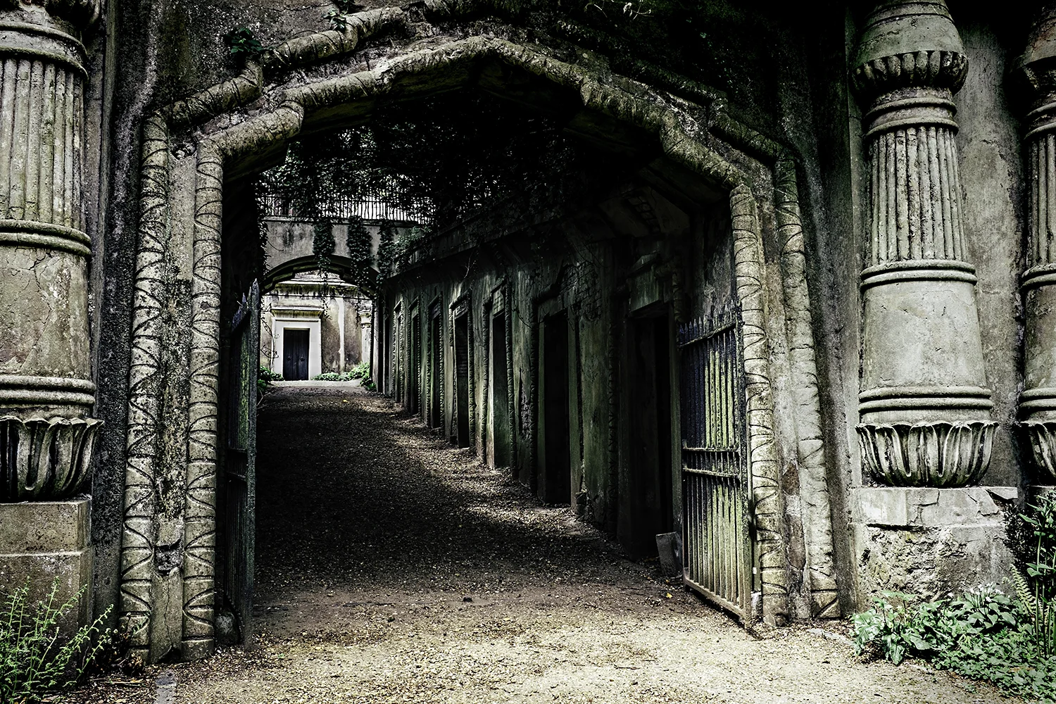 Egyptian Avenue. West Cemetery.