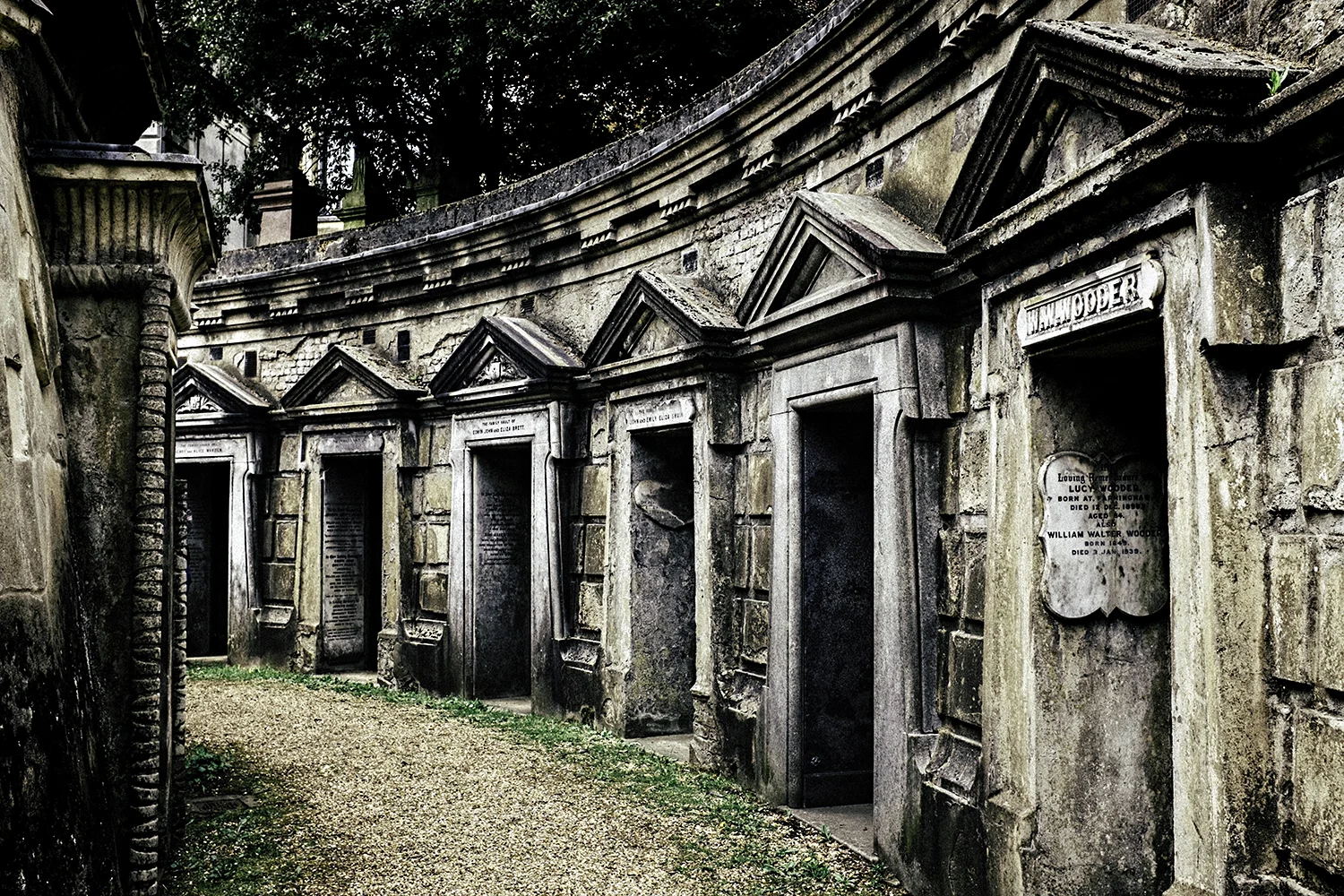 Circle of Lebanon. West Cemetery.