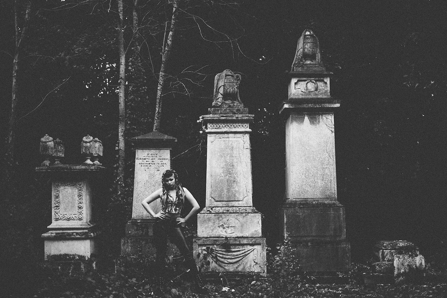 Chloe-July-54bw.jpg