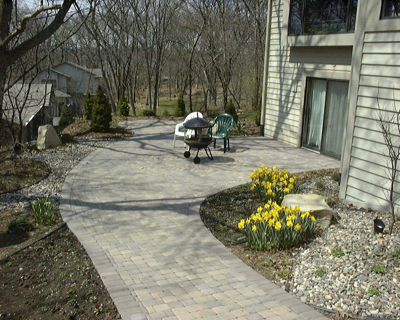 Huberts patio with sitting area.jpg