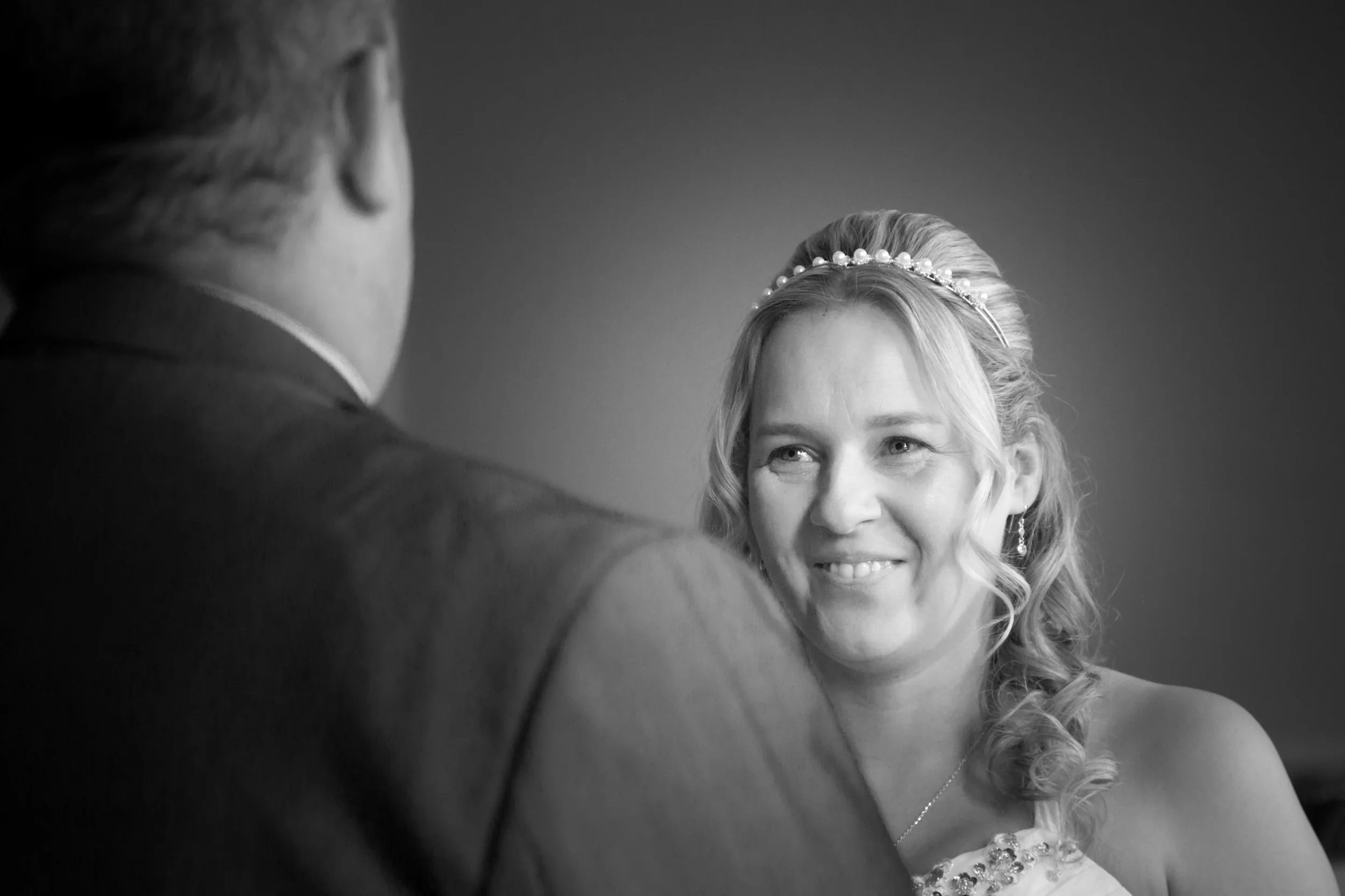 Cardiff Wedding Photographer Nathan Marshall, covering the wedding of Ann-Marie and John. Cardiff City Hall, wales, uk. wedding photographer, wedding photography