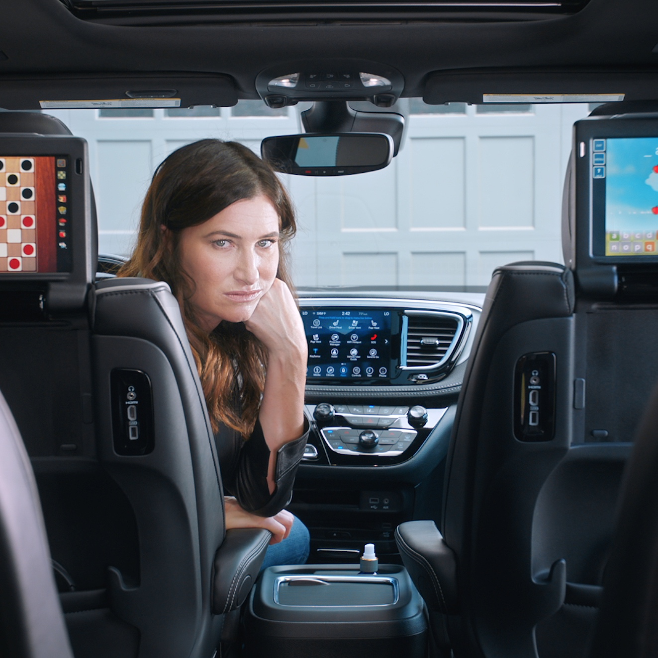 CHRYSLER. "UConnect"