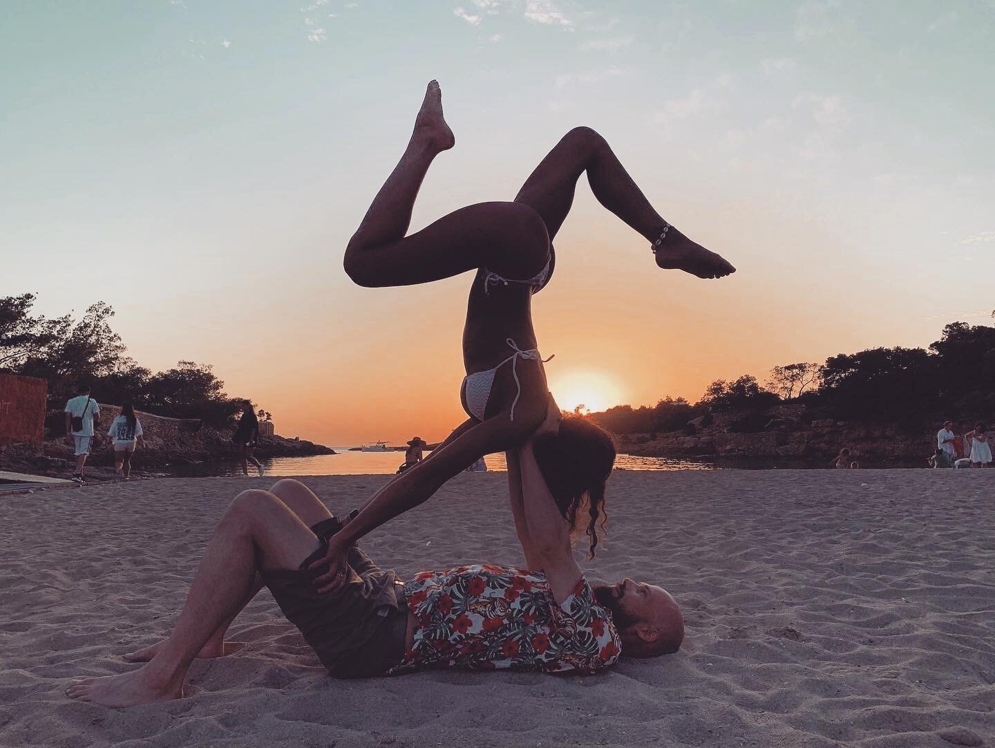 I&rsquo;m back from my holiday and my one and only public Yoga class is back tonight at 7pm (UK) book via my website.
www.moovyoga.co.uk
.
.
.

#balance #handbalance #acroduo #partneryoga #partneracrobatics  #acroyogalove #acrobatics #acrolove #acroy