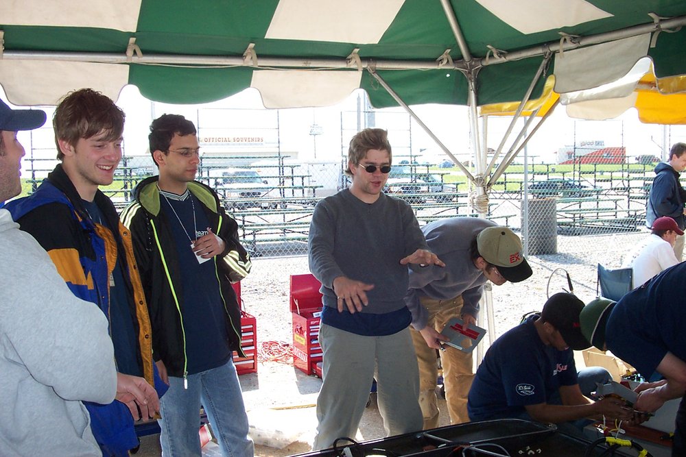 funny phil and team in the cold pit at FSGP2002.jpg