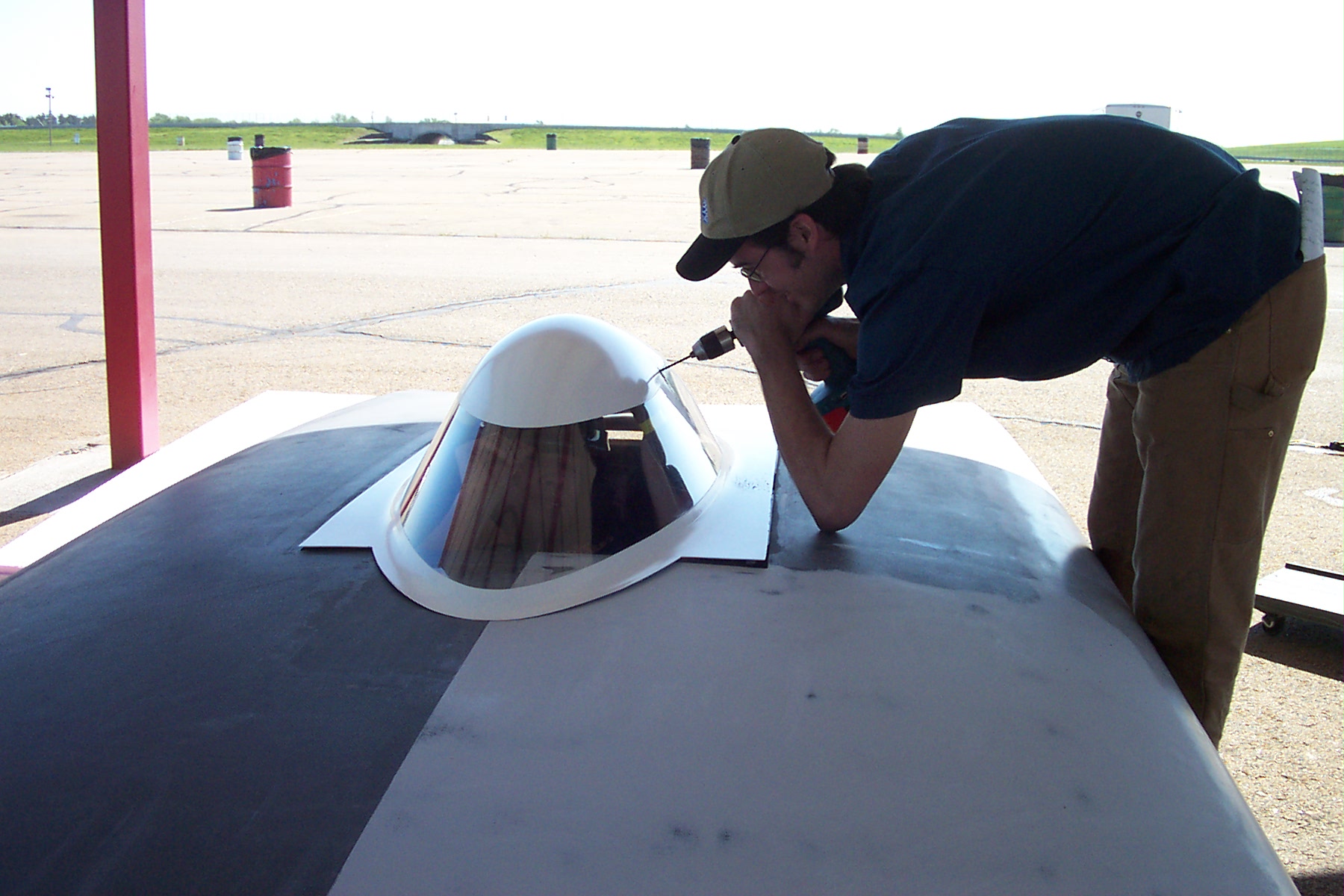 Mathieudrilling mirror hole in canopy at FSGP2002.jpg