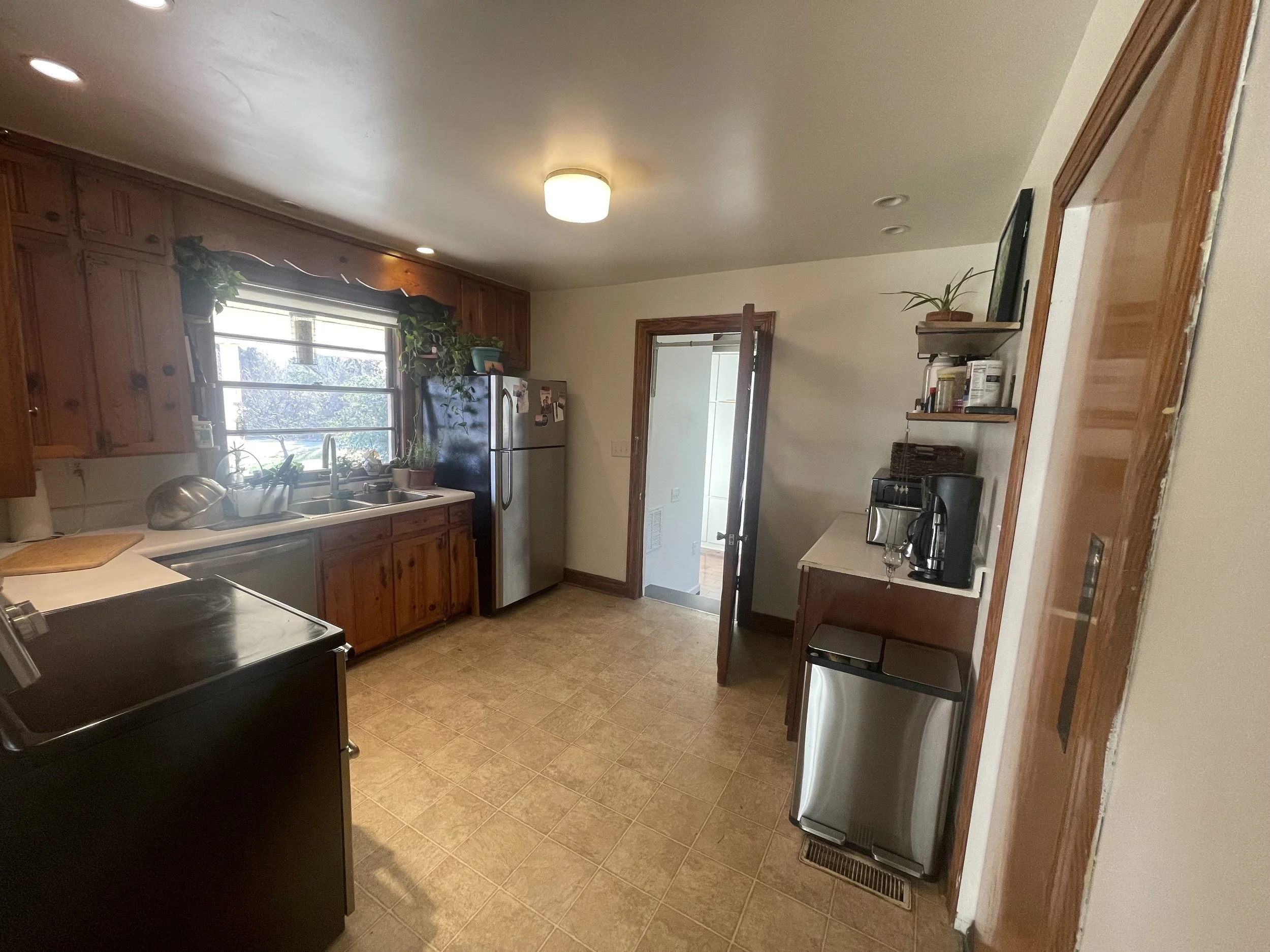 9 Kitchen wide angle 2.jpeg
