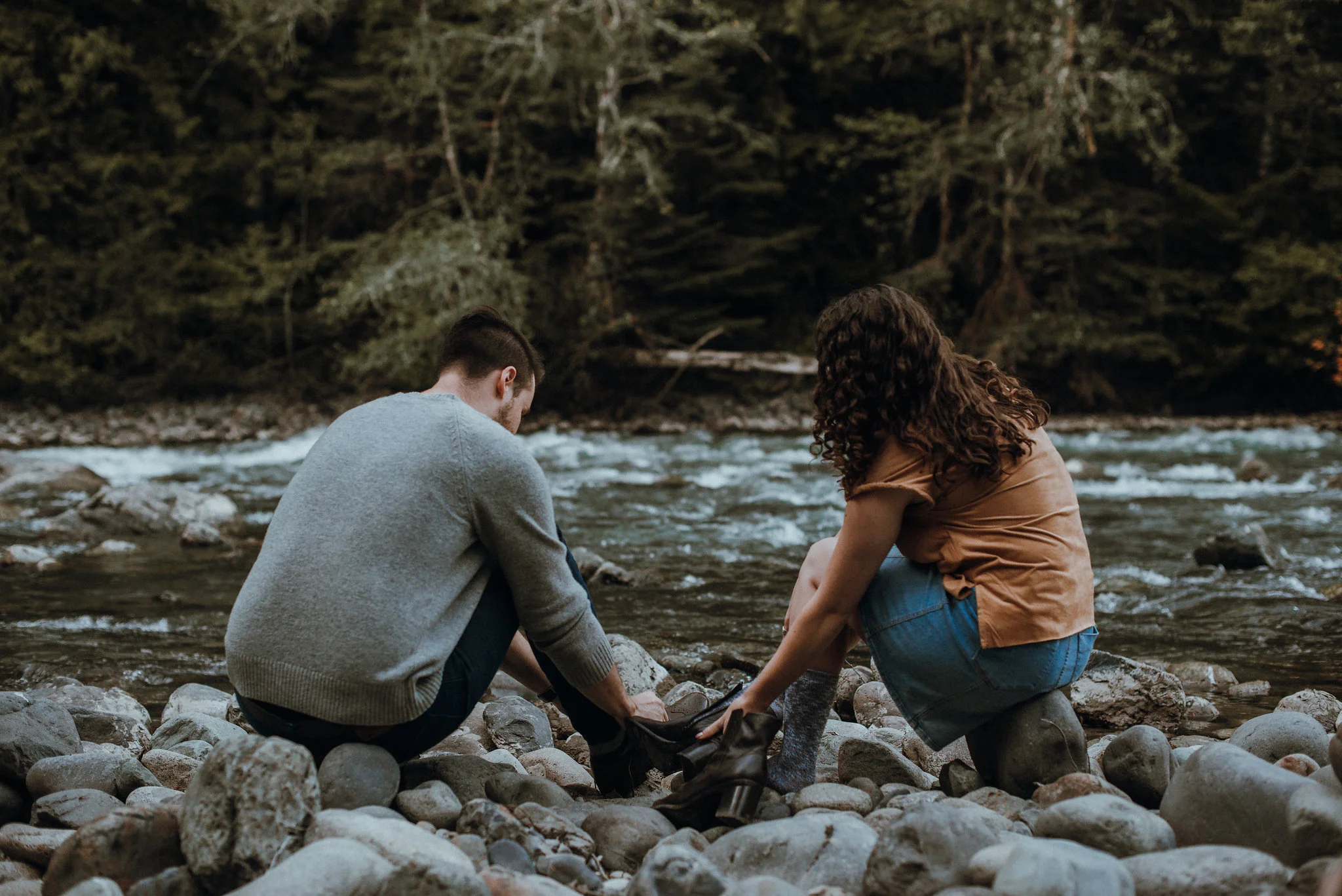 Seattle-Wedding-Photographer-River-Engagement00015.jpg