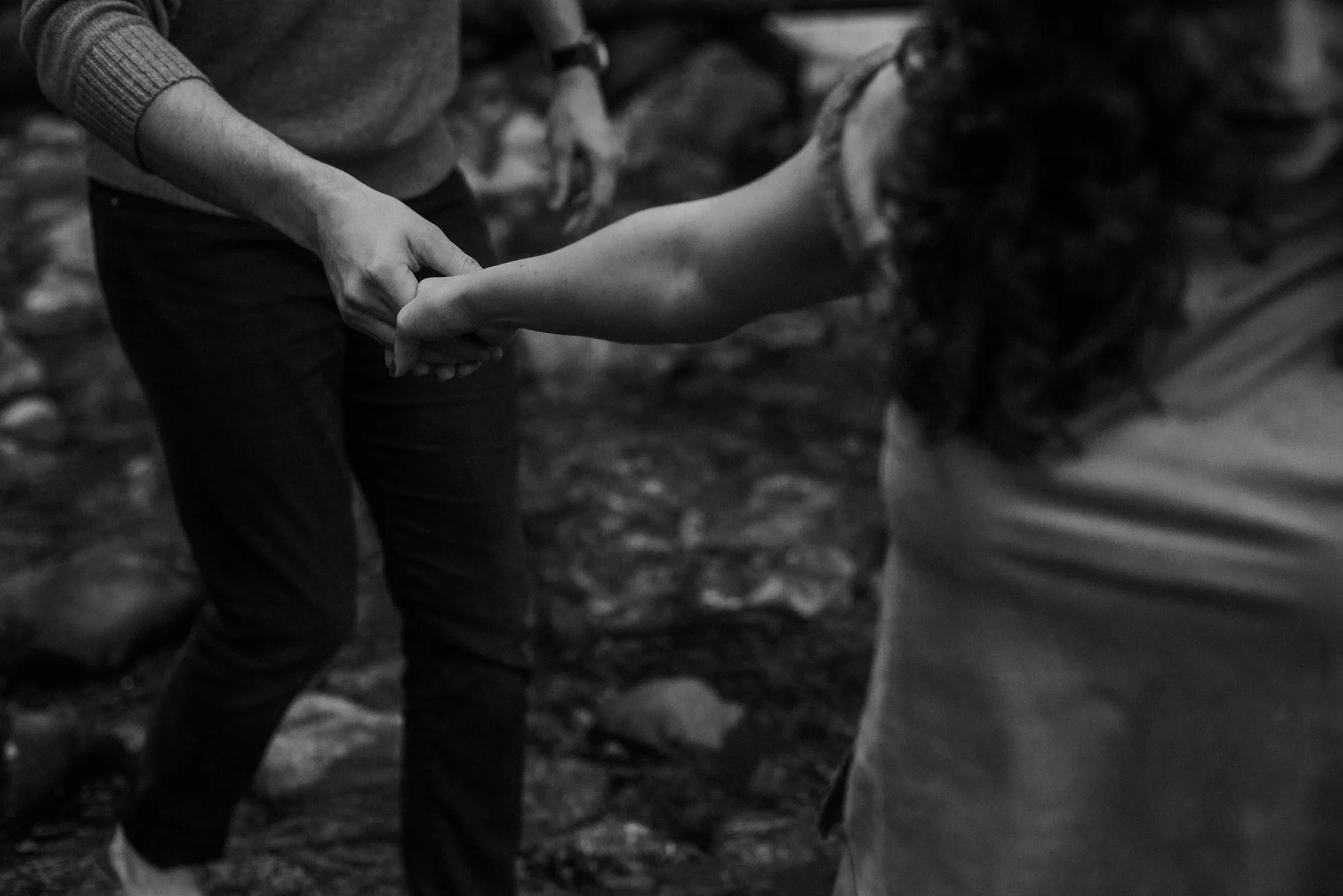 Seattle-Wedding-Photographer-River-Engagement00021.jpg