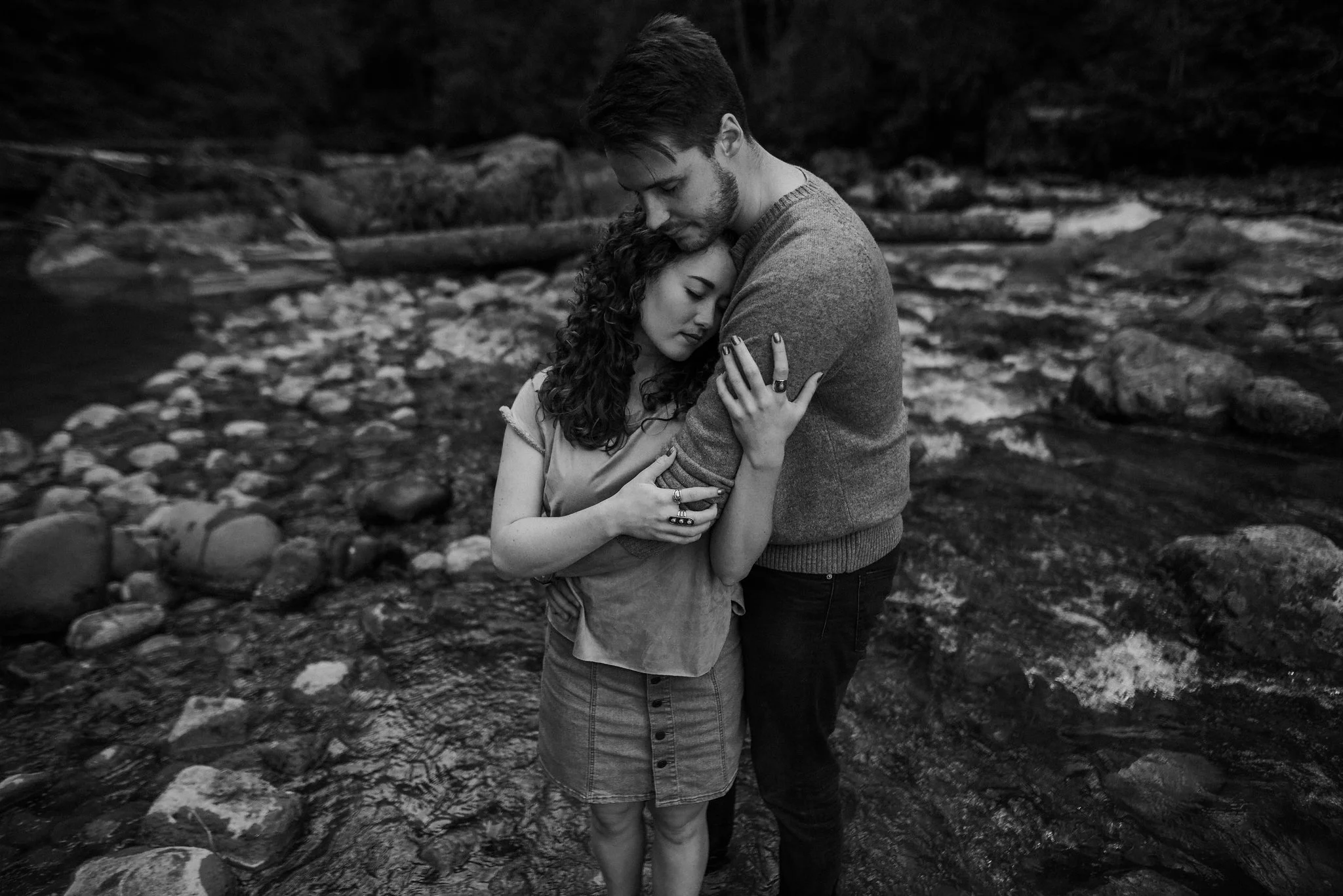 Seattle-Wedding-Photographer-River-Engagement00077.jpg