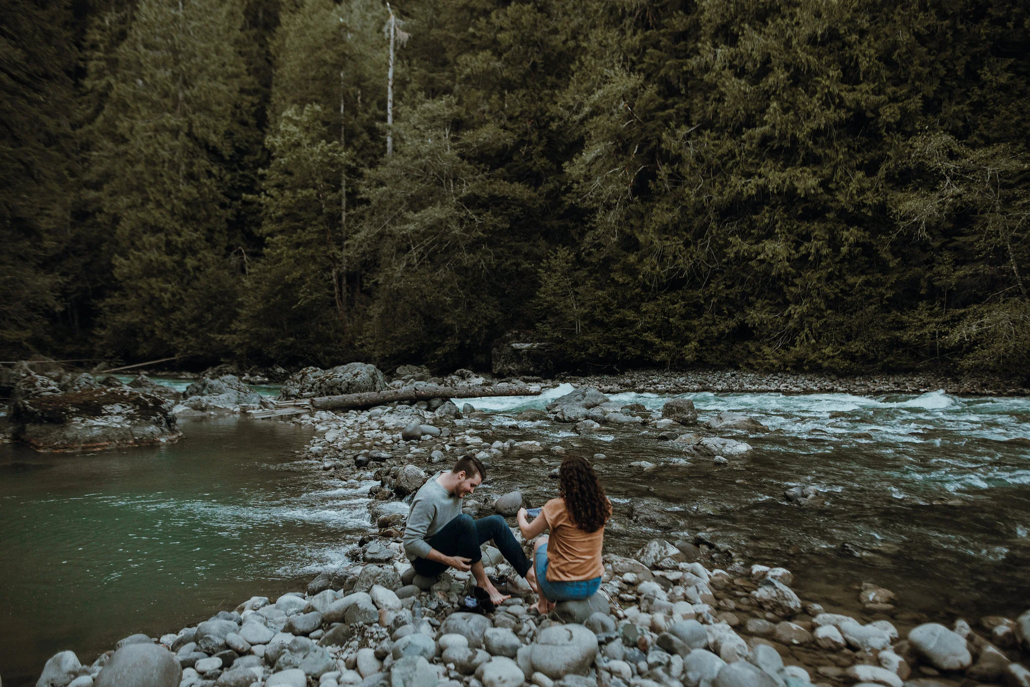 Seattle-Wedding-Photographer-River-Engagement00096.jpg