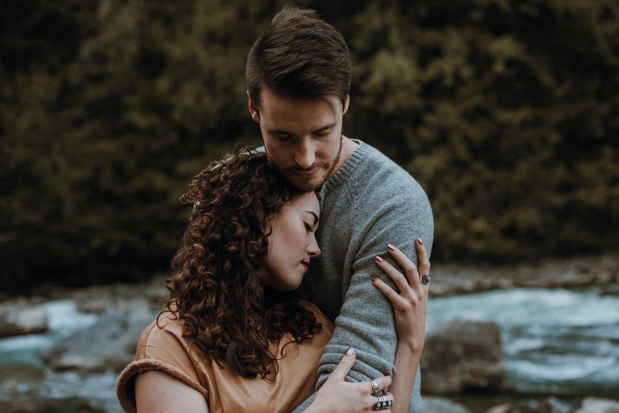 Seattle-Wedding-Photographer-River-Engagement00031.jpg