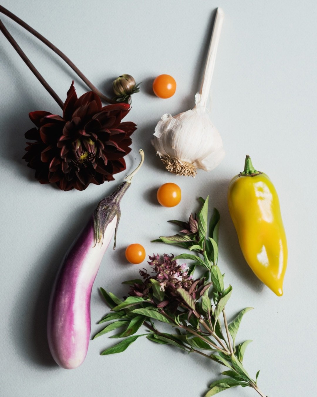Too pretty just to eat.

I was in a bit of a creative rut last weekend and decided to photograph my farmers market haul. Really loving how it turned out.

Very grateful for our local farmers 🌞

#nashvillephotographer #stilllifephotography