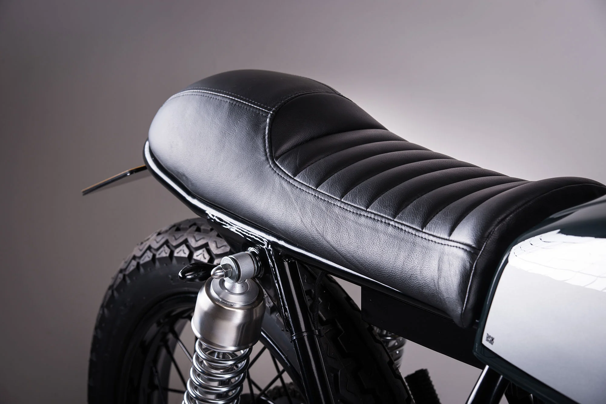 Inglorious Motorcycles CB400 5.jpg