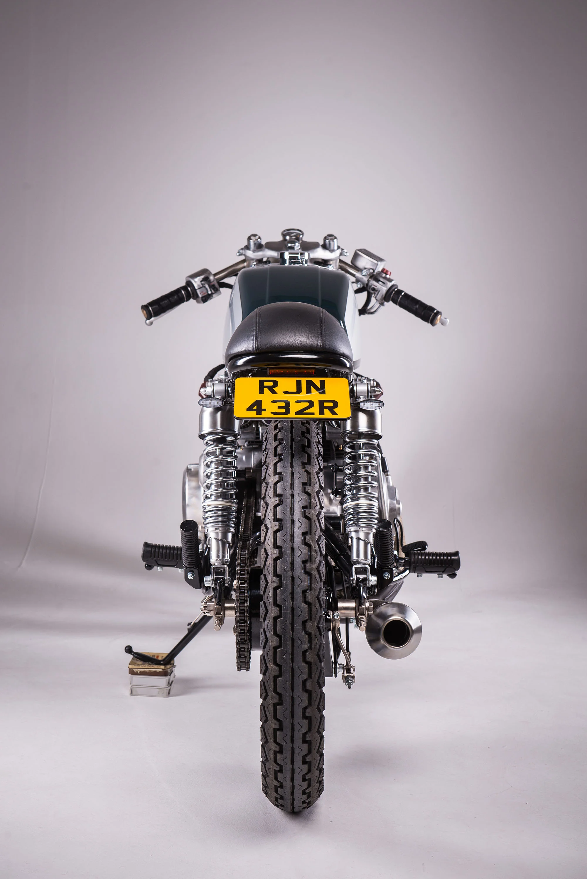 Inglorious Motorcycles CB400 8.jpg