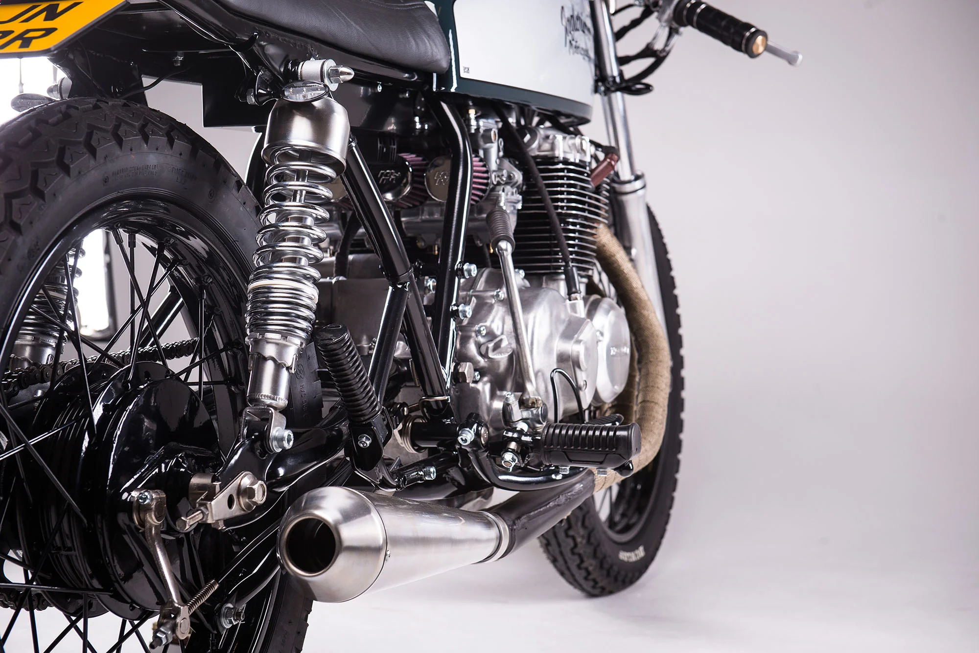 Inglorious Motorcycles CB400 11.jpg