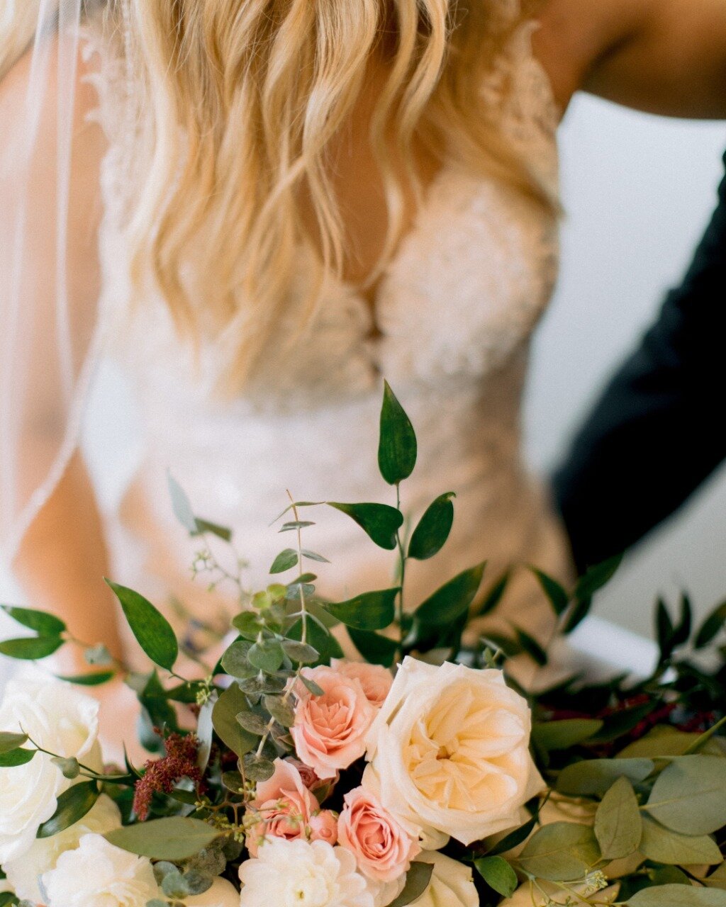 Detail shots during your portrait sessions are such a lovely thing to capture
-
-
-
#momentsthatmatter #weddingpro #couplesphotoshoots #couplesportraitsession #weddingdetailshots #midwestlovestories #travelingweddingphotographer #receptionvenue #iowa