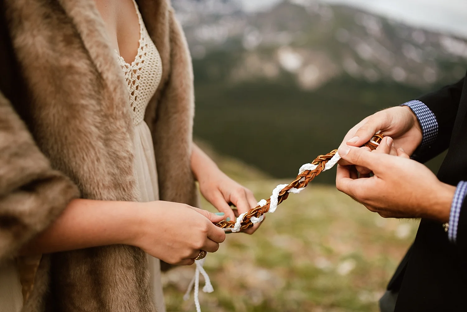I love this knot tying braiding ceremony that Jessica and Edward did to celebrate their love! Estes Park, Colorado has some of the most beautiful wedding locations in Colorado! | Mountain elopement photos by adventure wedding photographer, Maddie Mae.
