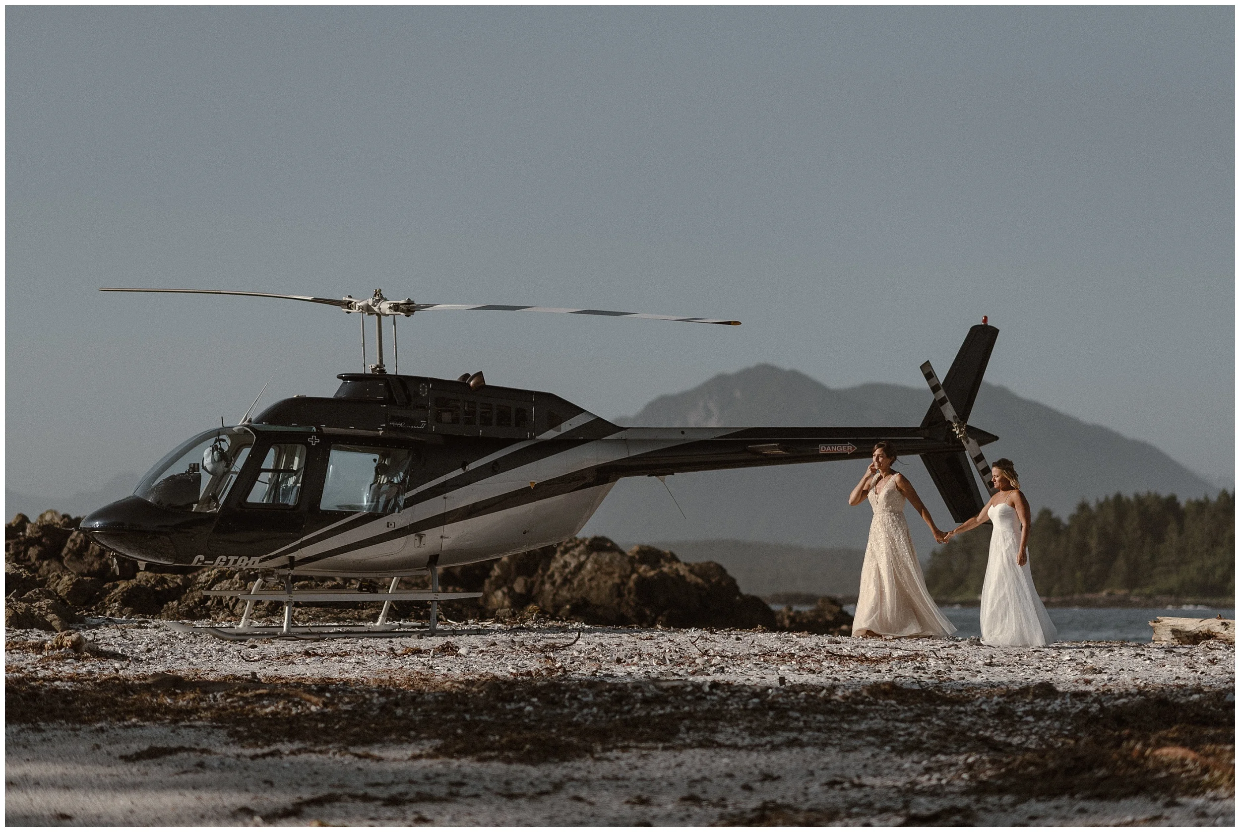 What activities do you want for your elopement ceremony? Some couples choose once in a lifetime activities for their special ceremony day. Here’s a helpful guide for planning an elopement ceremony. Photo by Adventure Instead | Maddie Mae Photography.