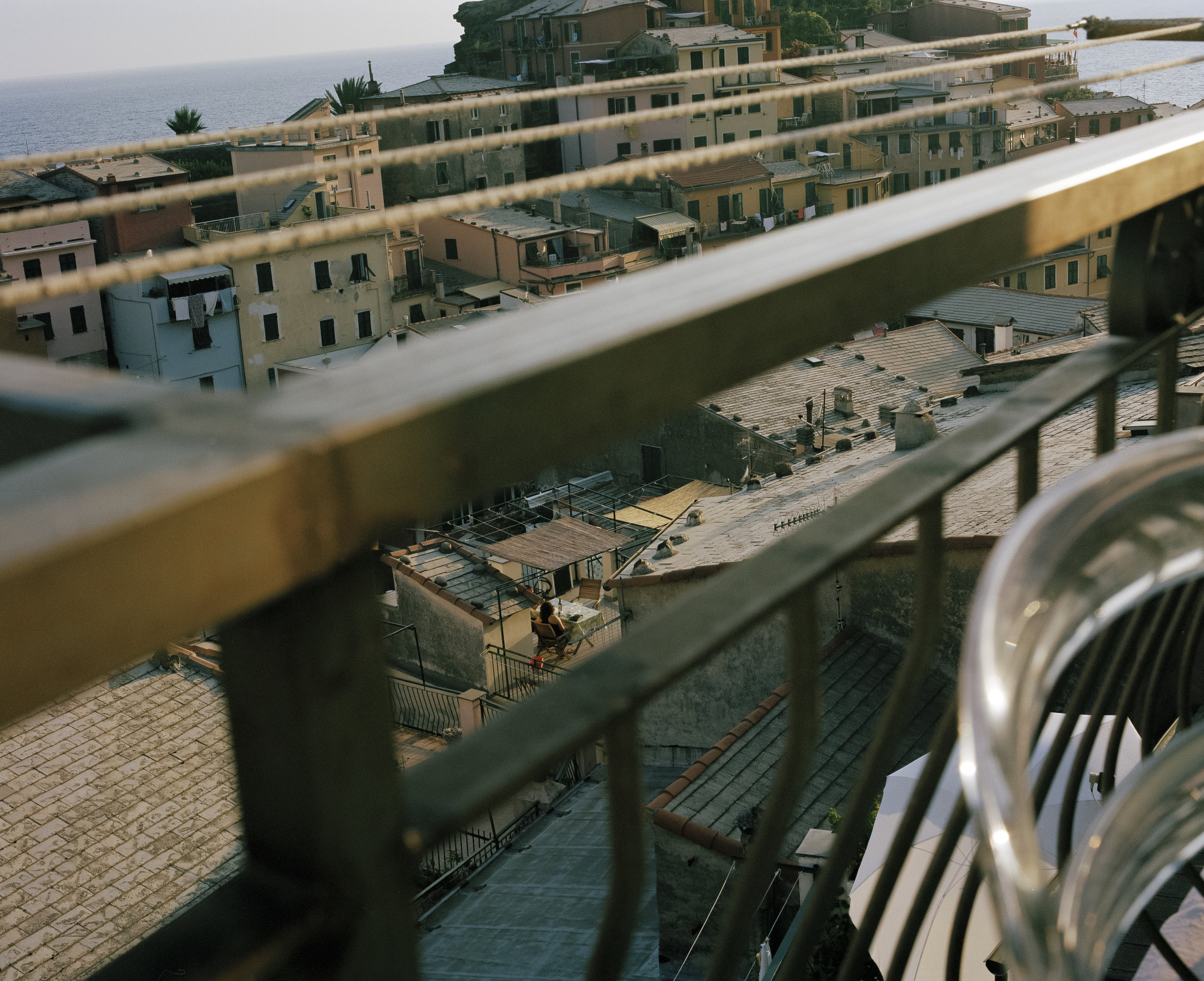 woman_on_balcony.jpg