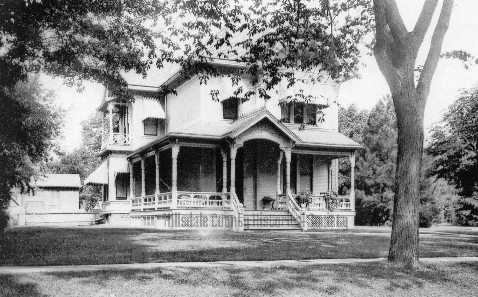 the Walter hume and Elizabeth mitchell Sawyer home next to the mitchell home and later the mitchell Public Library was demolished to build Gray and White Chevrolet. the site later became the hillsdale community library.