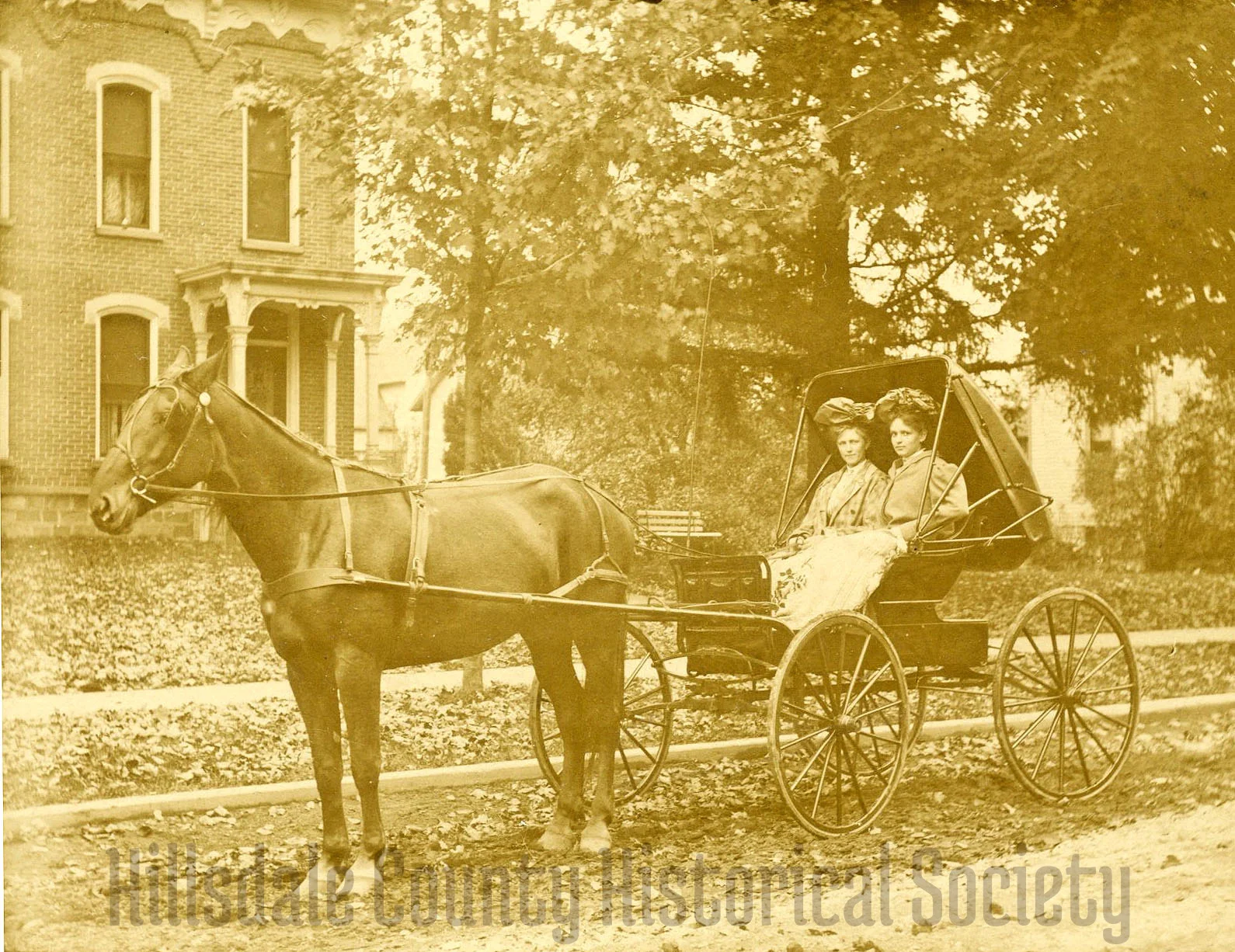 carrie mallory with her sister in front of their Italianate home on michigan street
