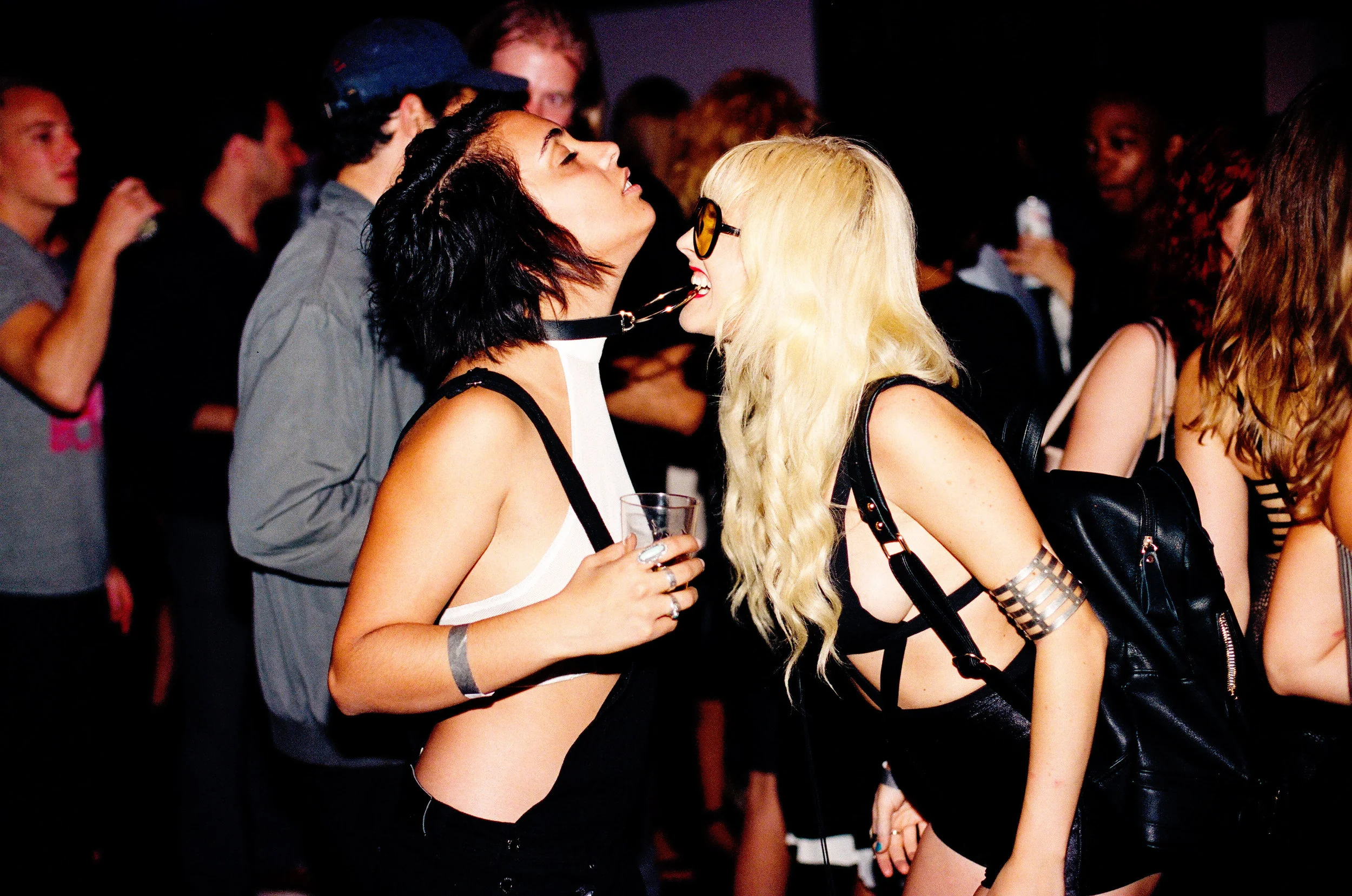 Jen_Senn_ihateblonde_nylon_oct_2015-5.jpg