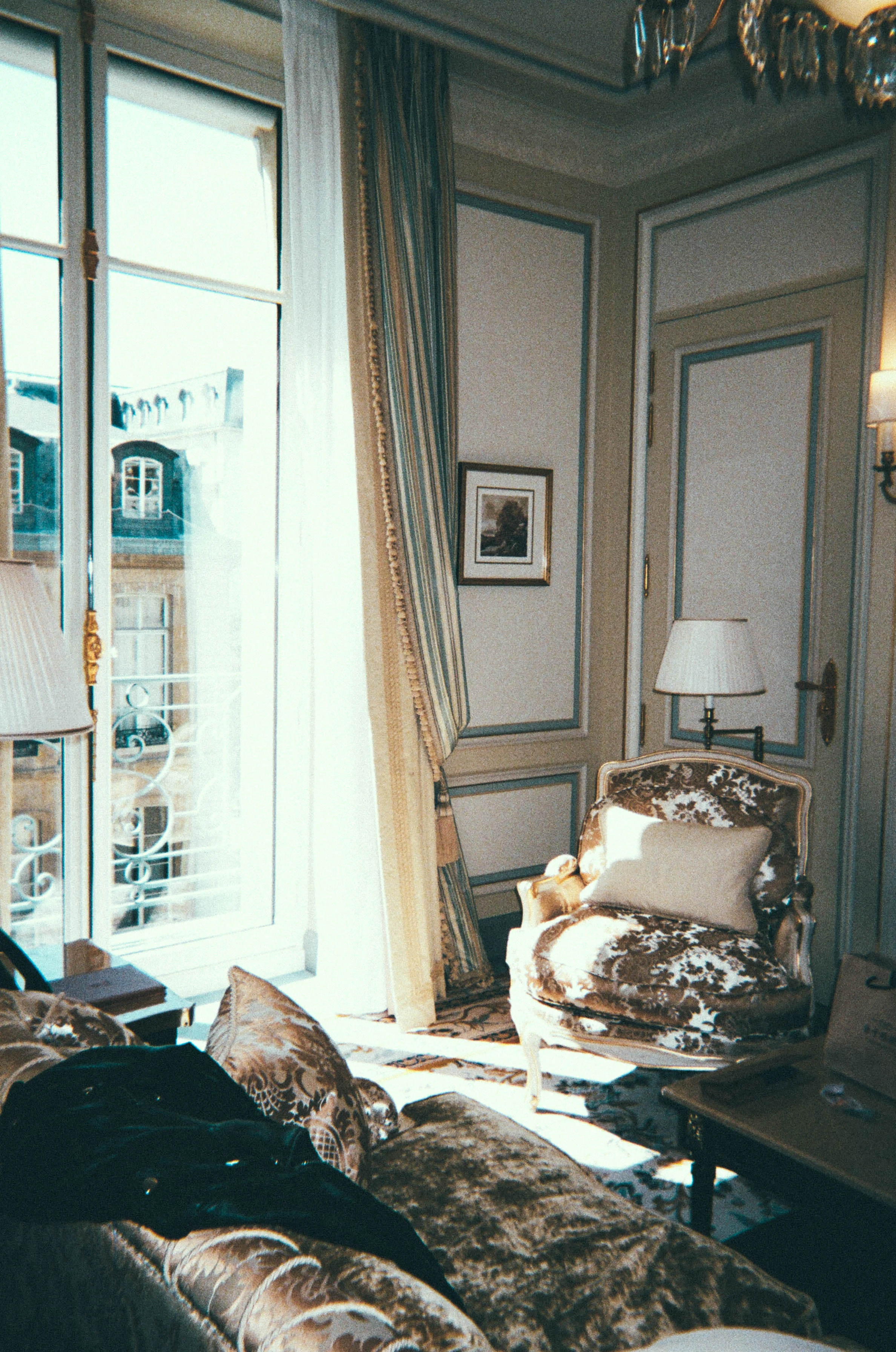 pariseditorial11.jpg