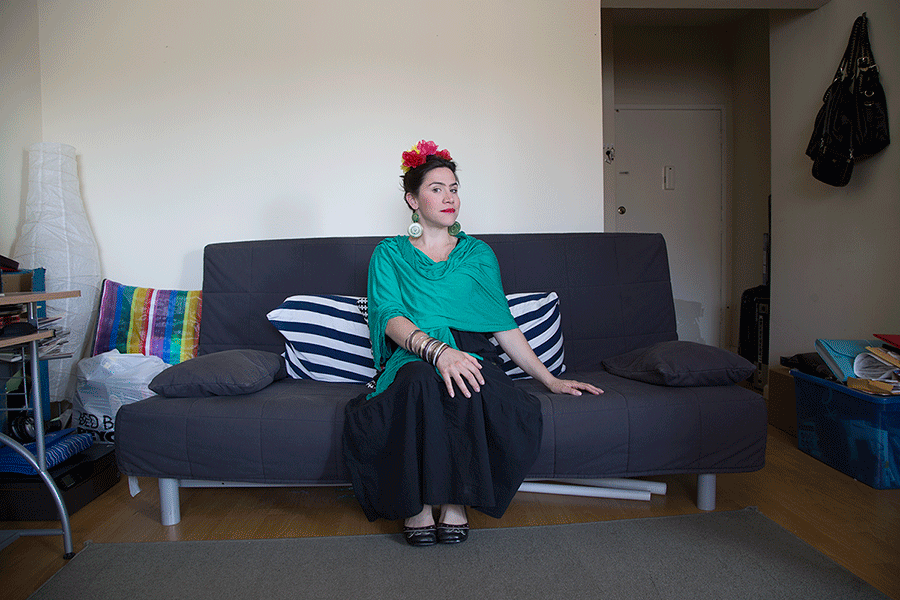 Mariana Leite as Frida Kahlo