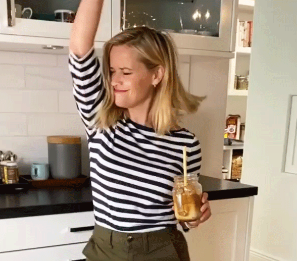 ccelebritiesfotopromos-Reese-Witherspoon-Fake-TikTok-Dance-to-Son-Deacon-First-Single.gif