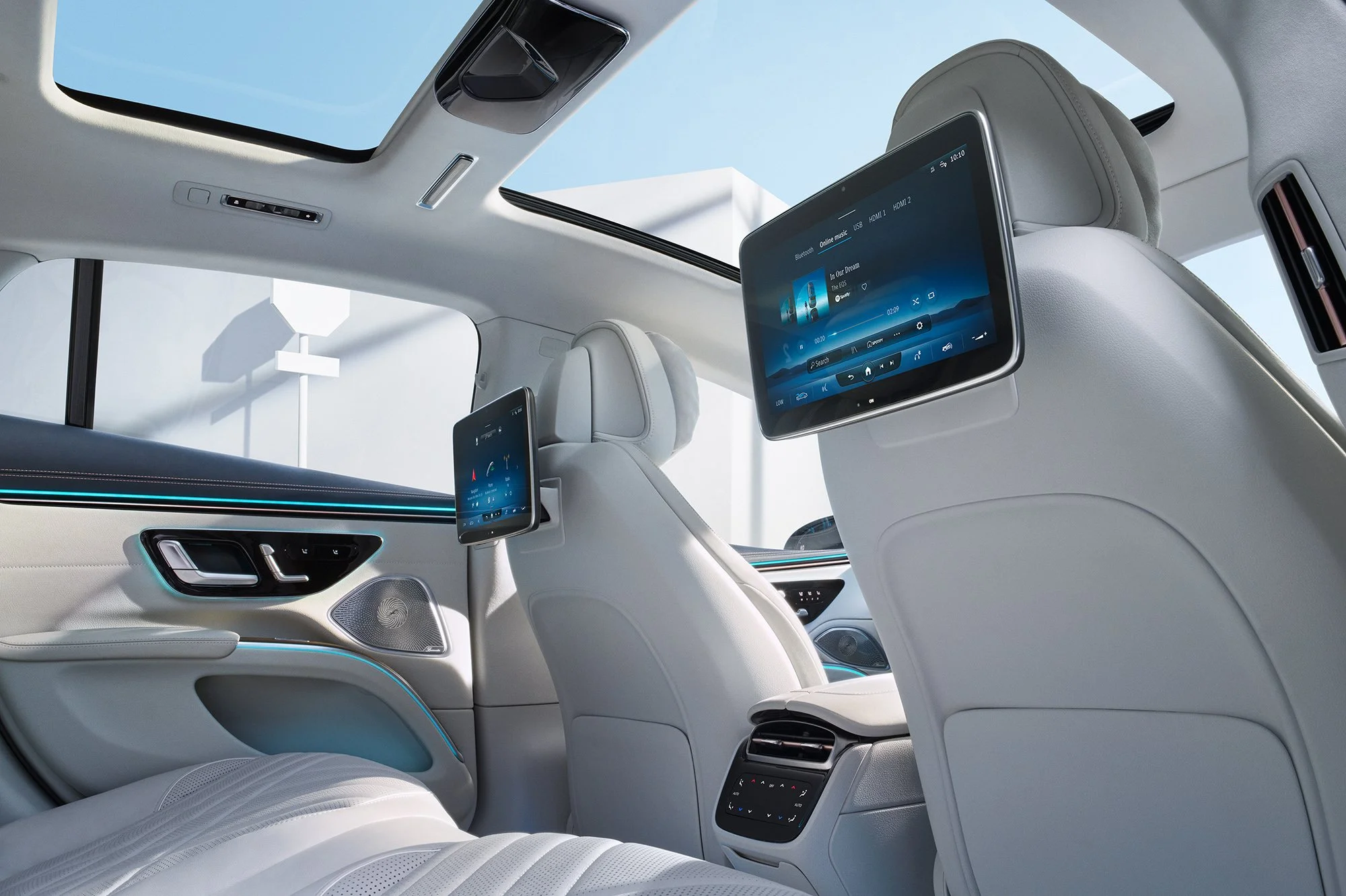 V297_M8_v04_RearSeat_Entertainment_eciRGBv2 copy_WEB.jpg