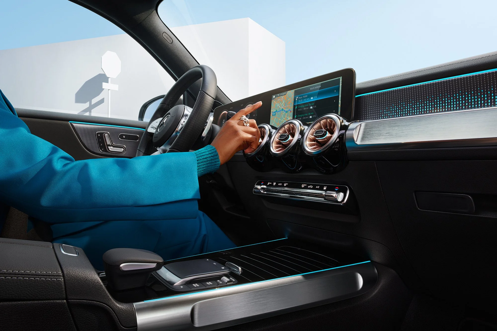 X243_M4-1_v06_InteriorHU_Close-up_eciRGBv2 copy_WEB.jpg